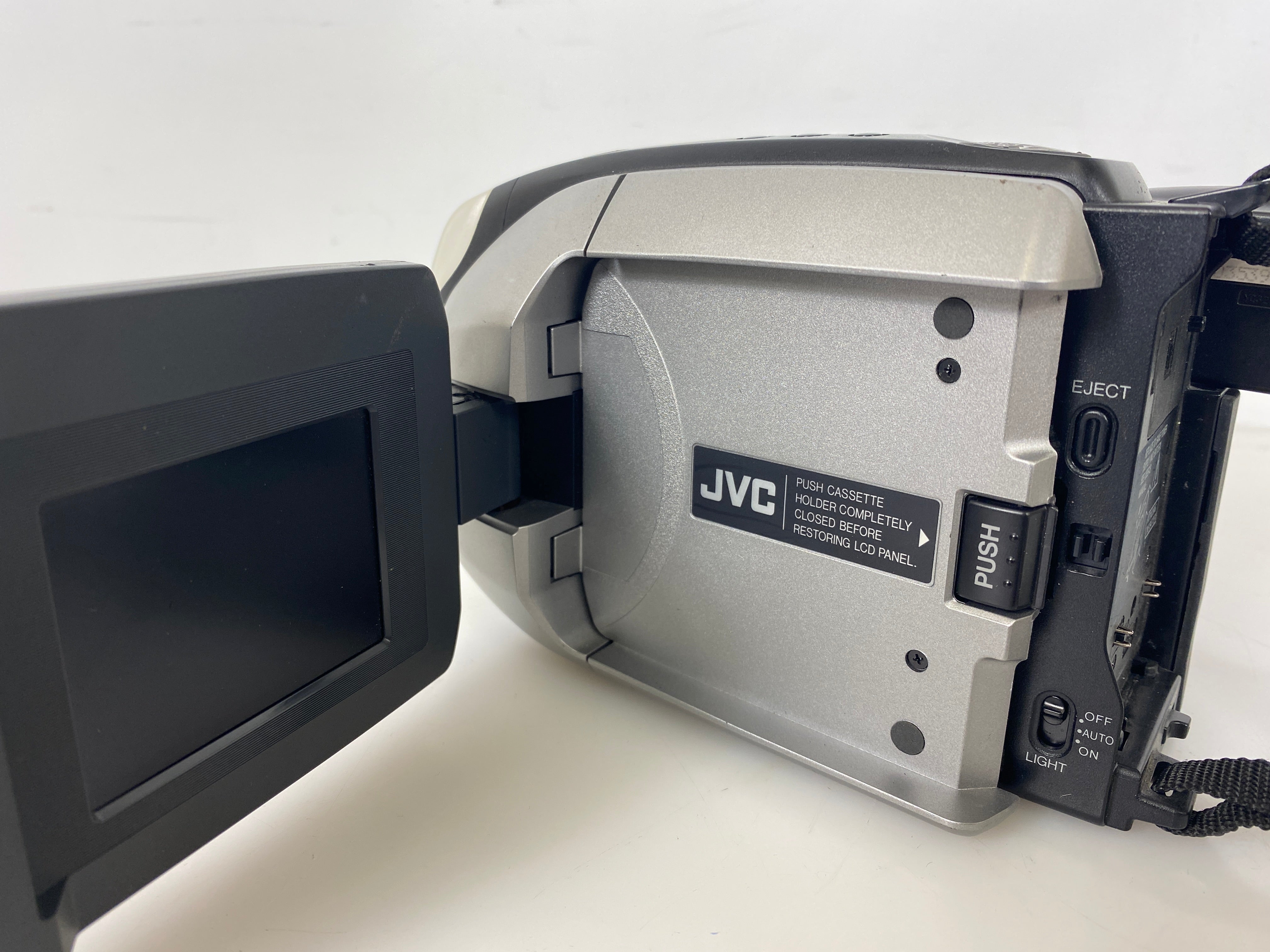 JVC GR-AXM700U Compact VHS 44X Zoom Video Camera - *Untested*