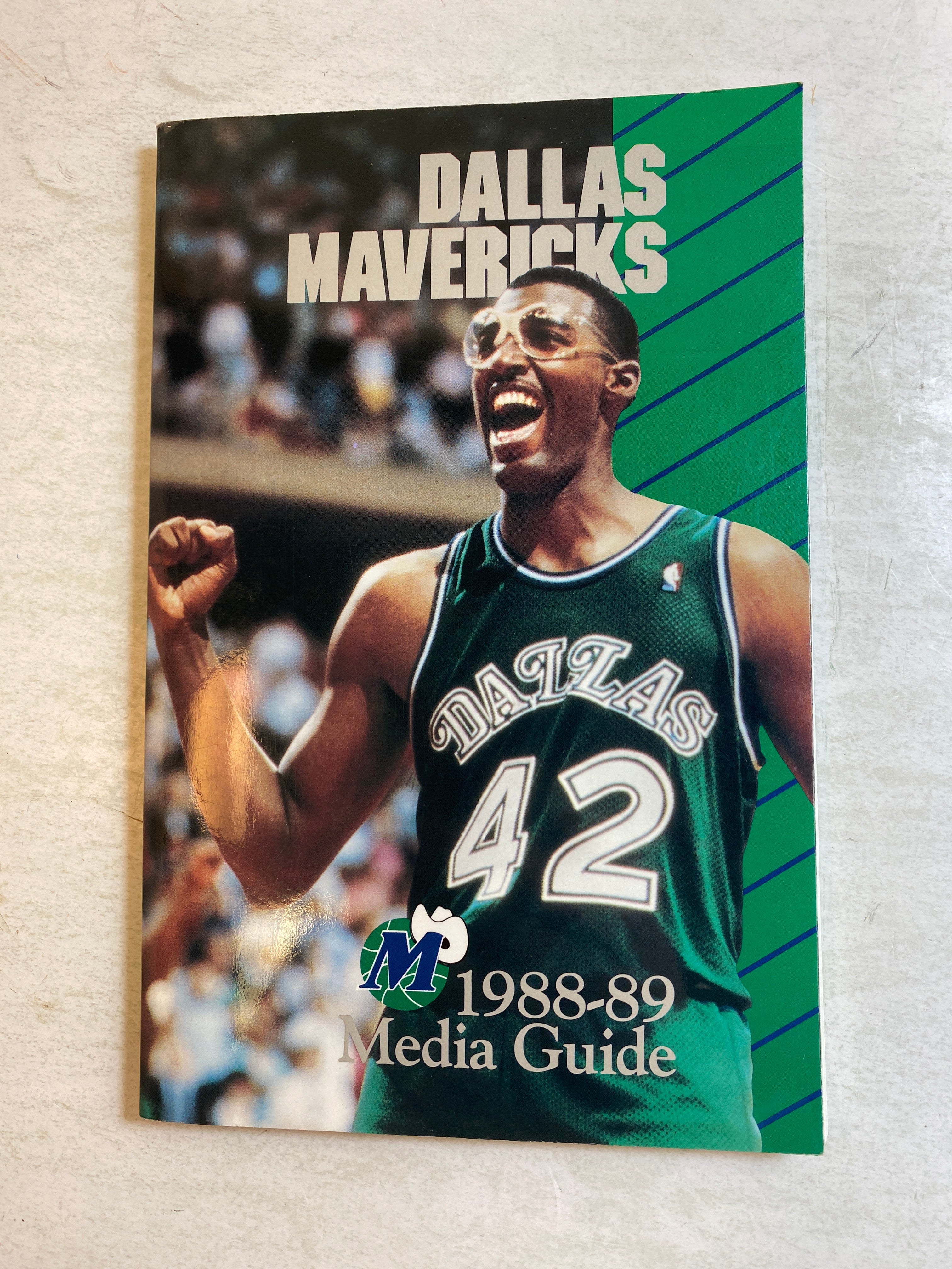 Dallas Mavericks NBA Media Guide 1988-1989