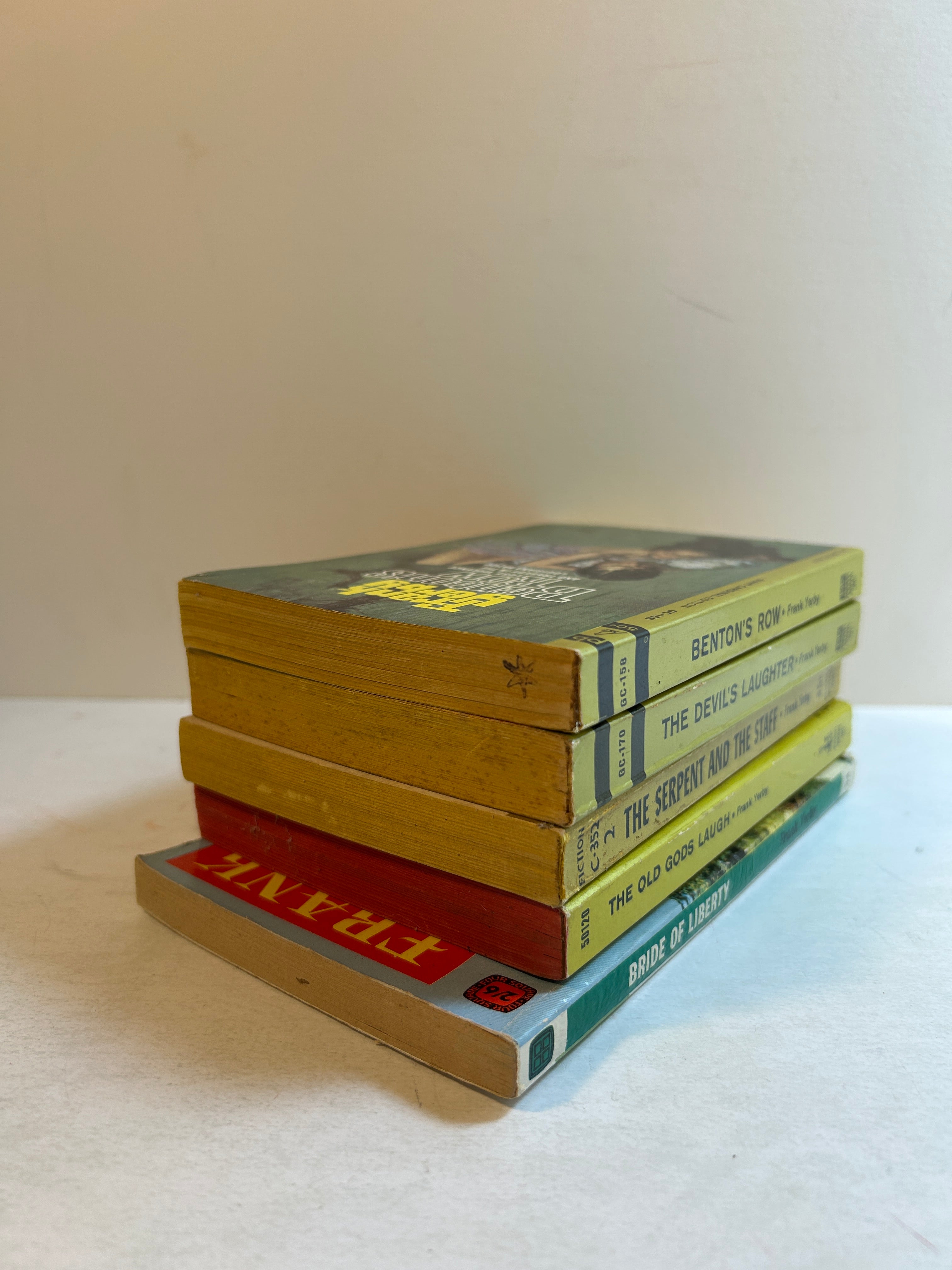 Lot of 5 Frank Yerby Novels 1959-1965 SC