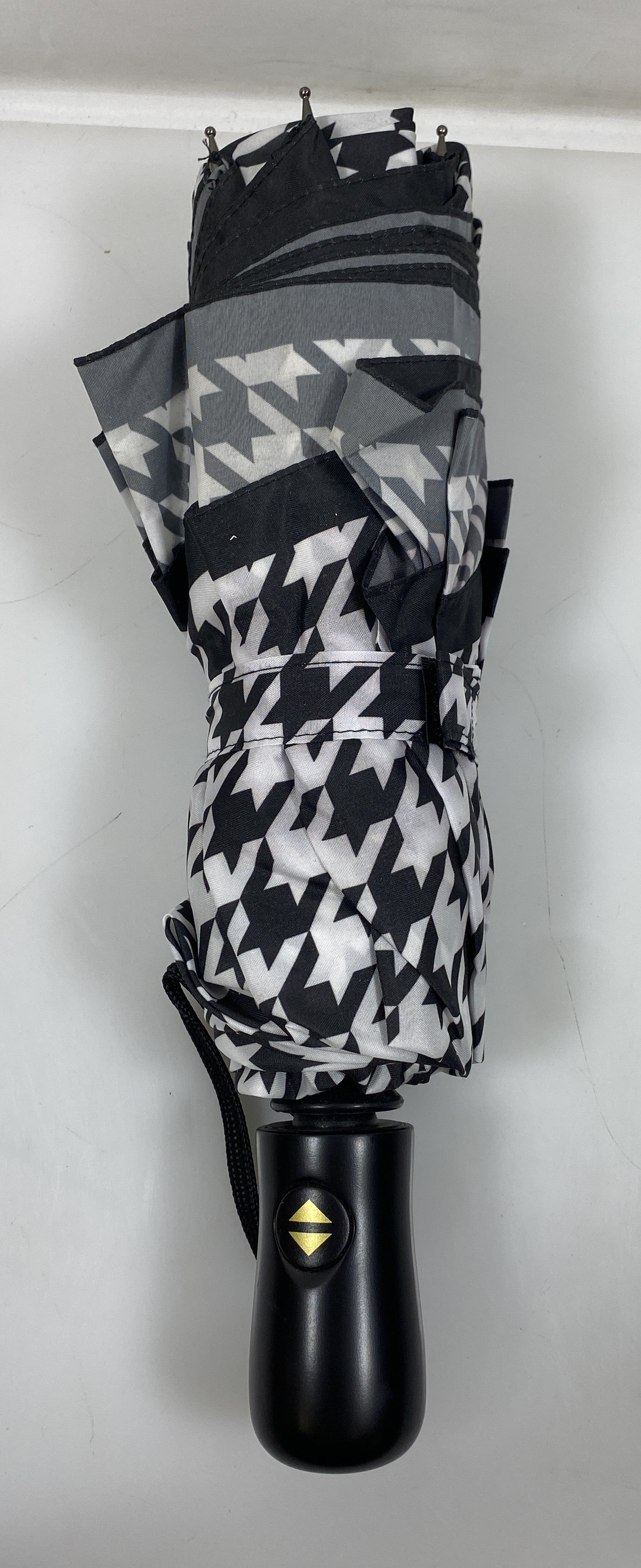 Galleria Black and White Houndstooth Reverse Close Folding Umbrella