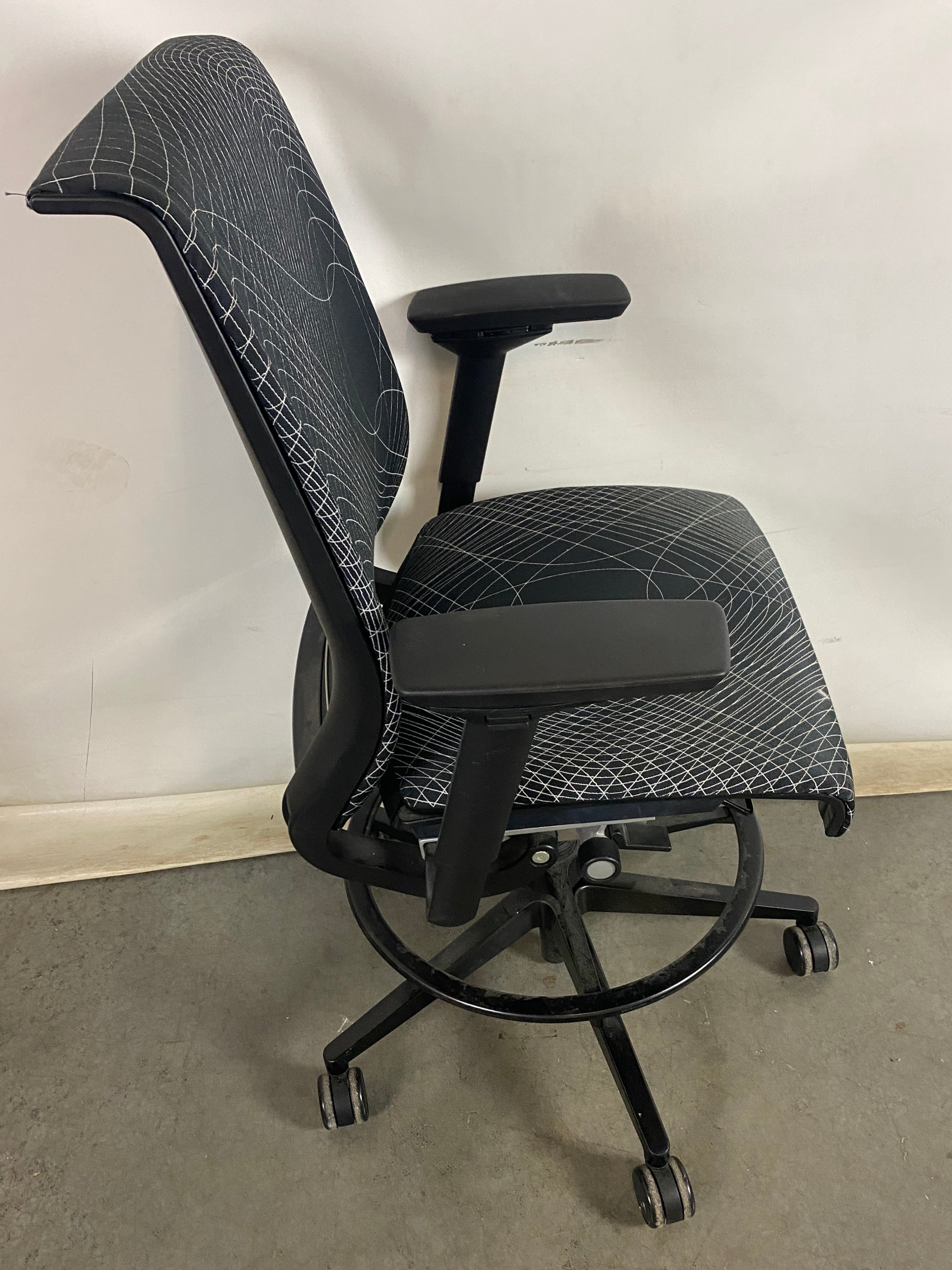 Steelcase #6205 Grey Patterned Adjustable Office Chair