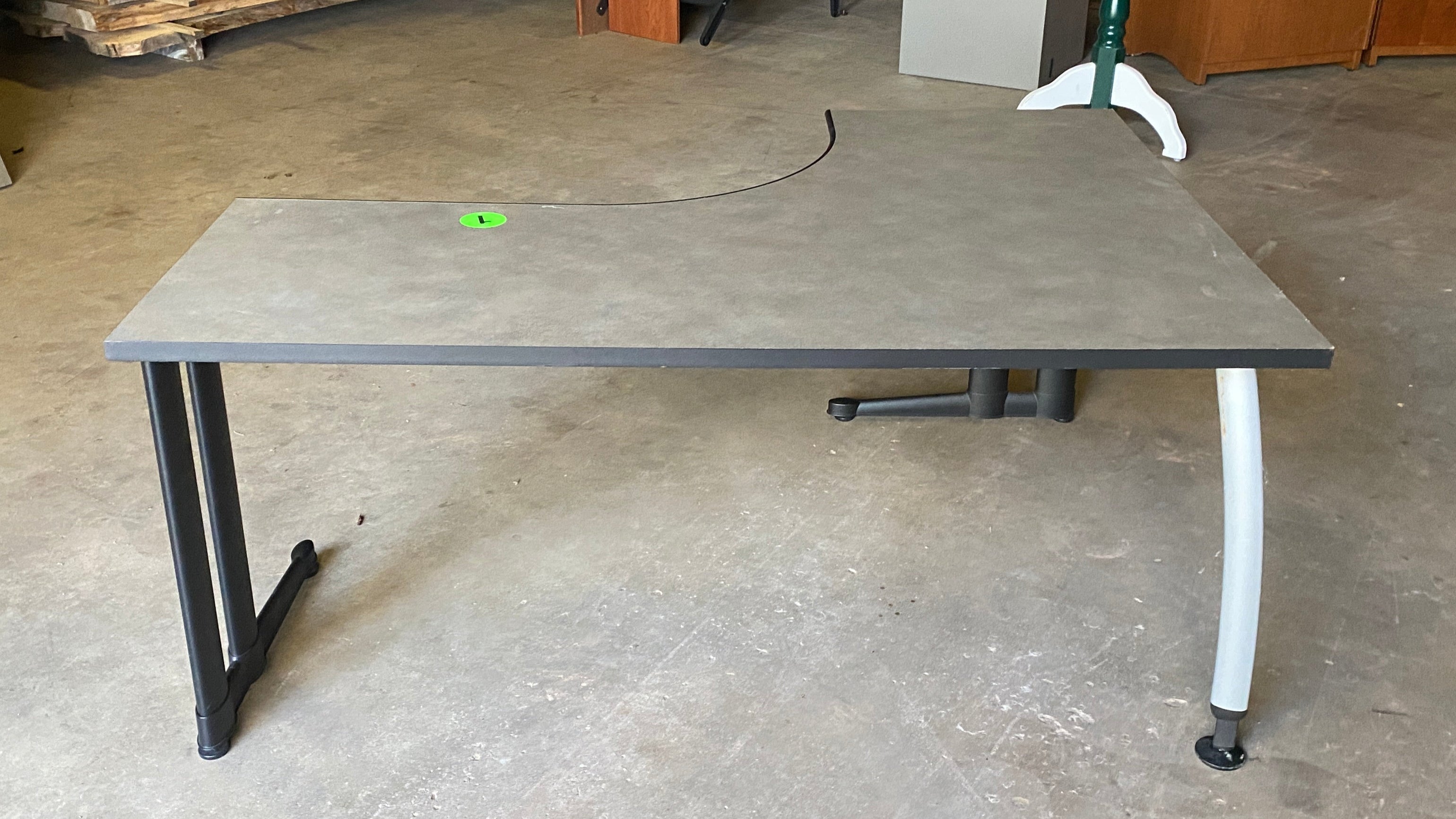 Steelcase #UEC2286RP Laminate Corner Desk (Right Curve) Variant #1