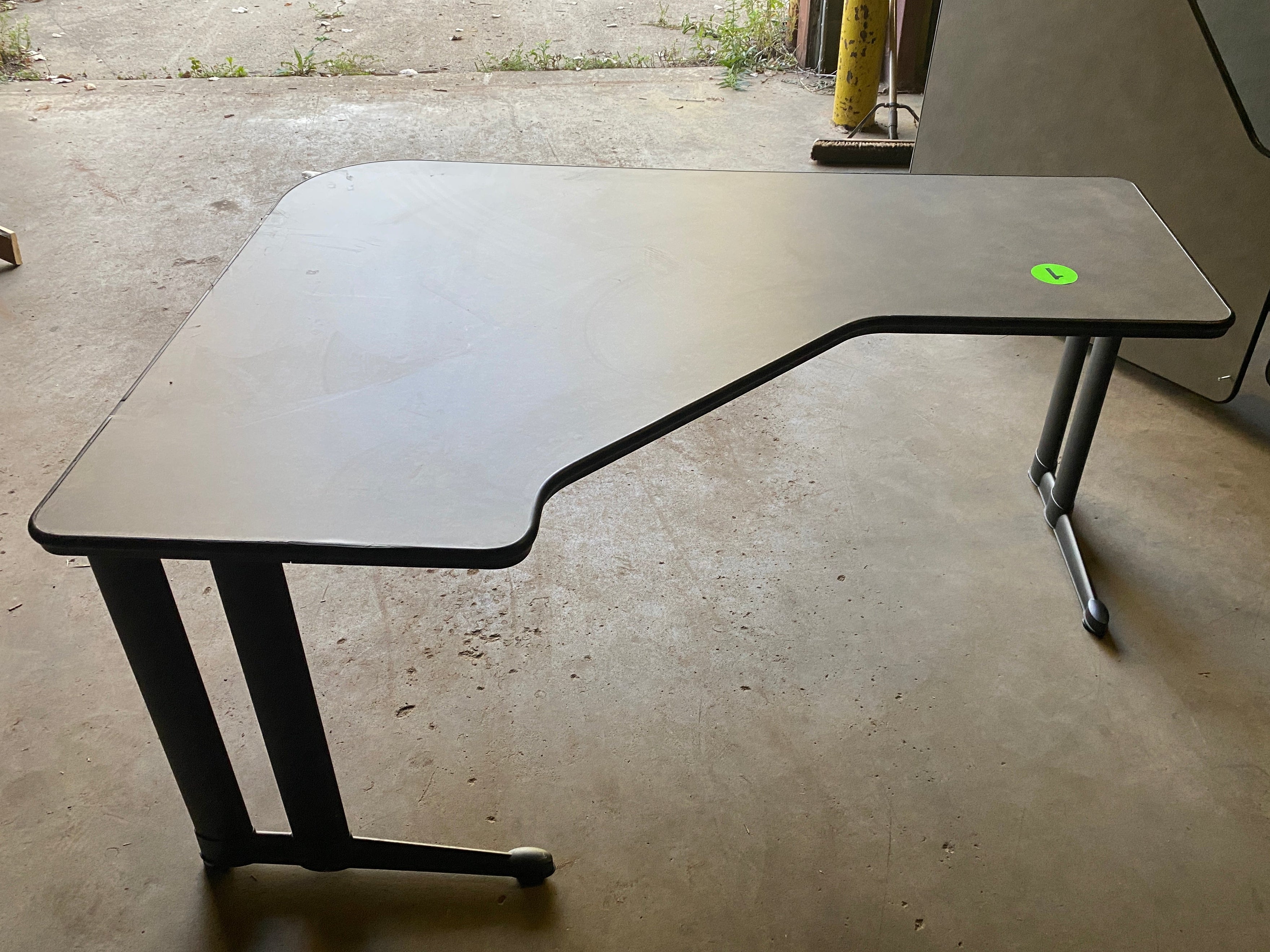 Steelcase #6090523 Laminate Corner Desk (Left Slant) Variant #1