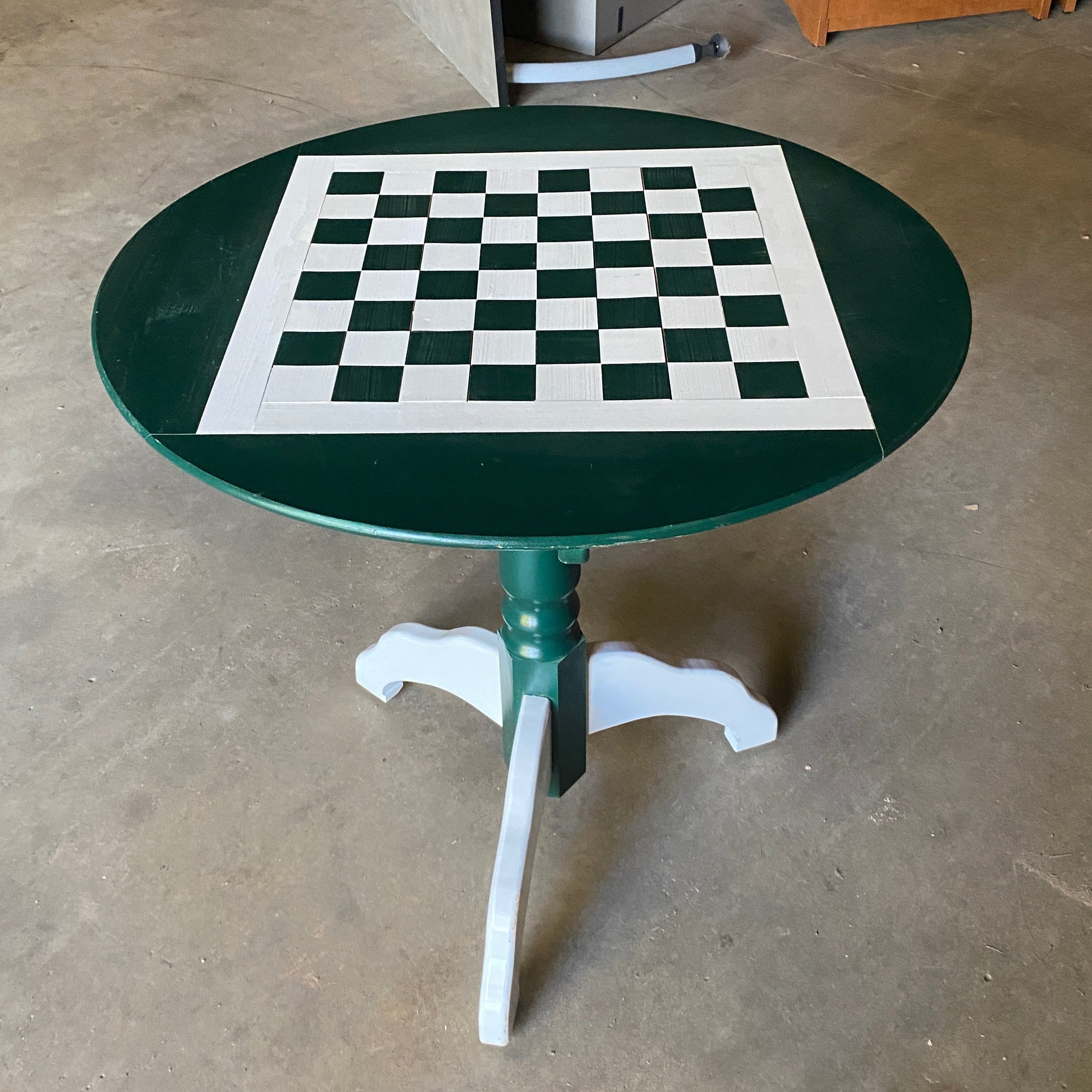 Spartan Green and White Round Chess Table