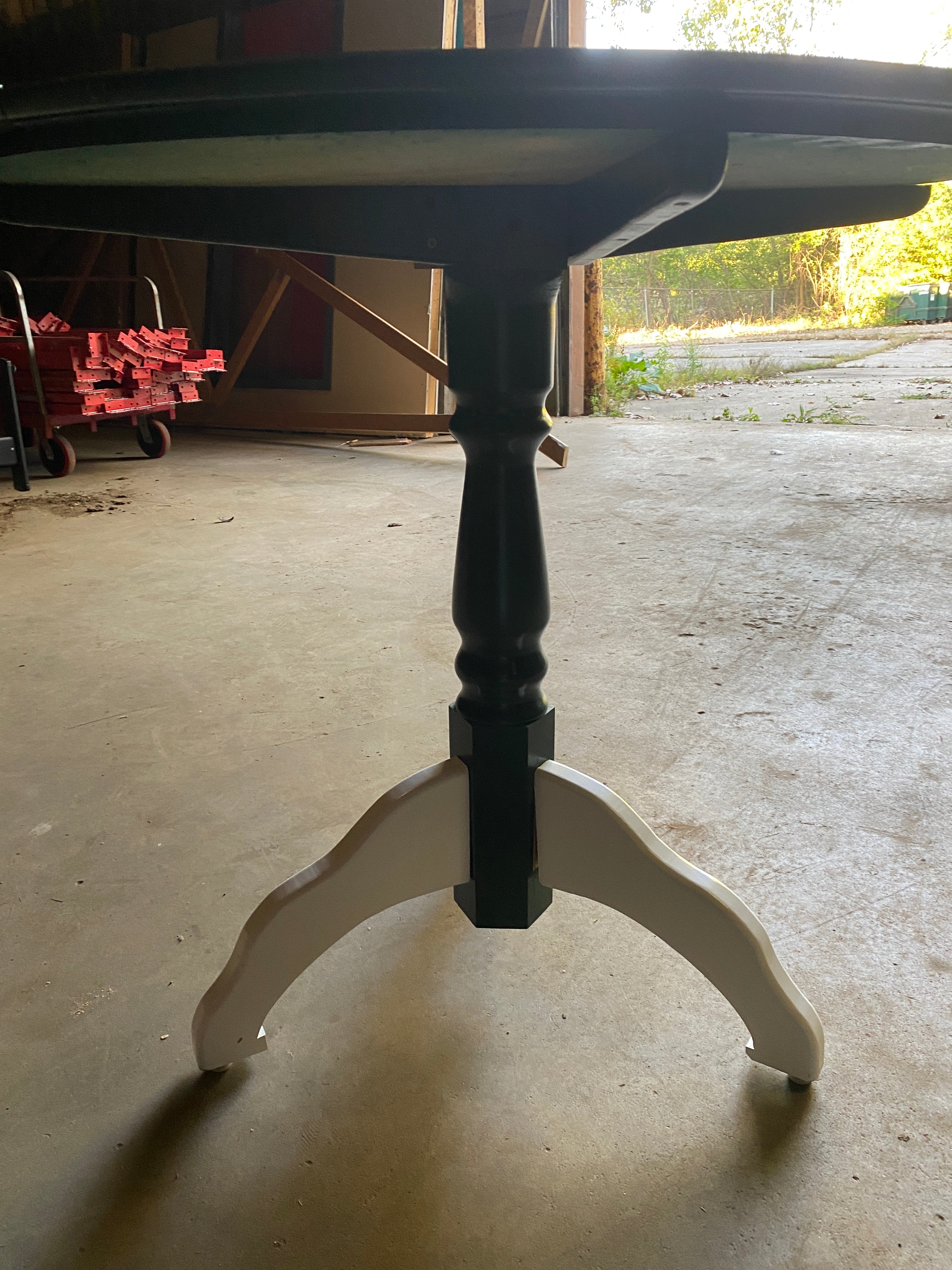 Spartan Green and White Round Chess Table