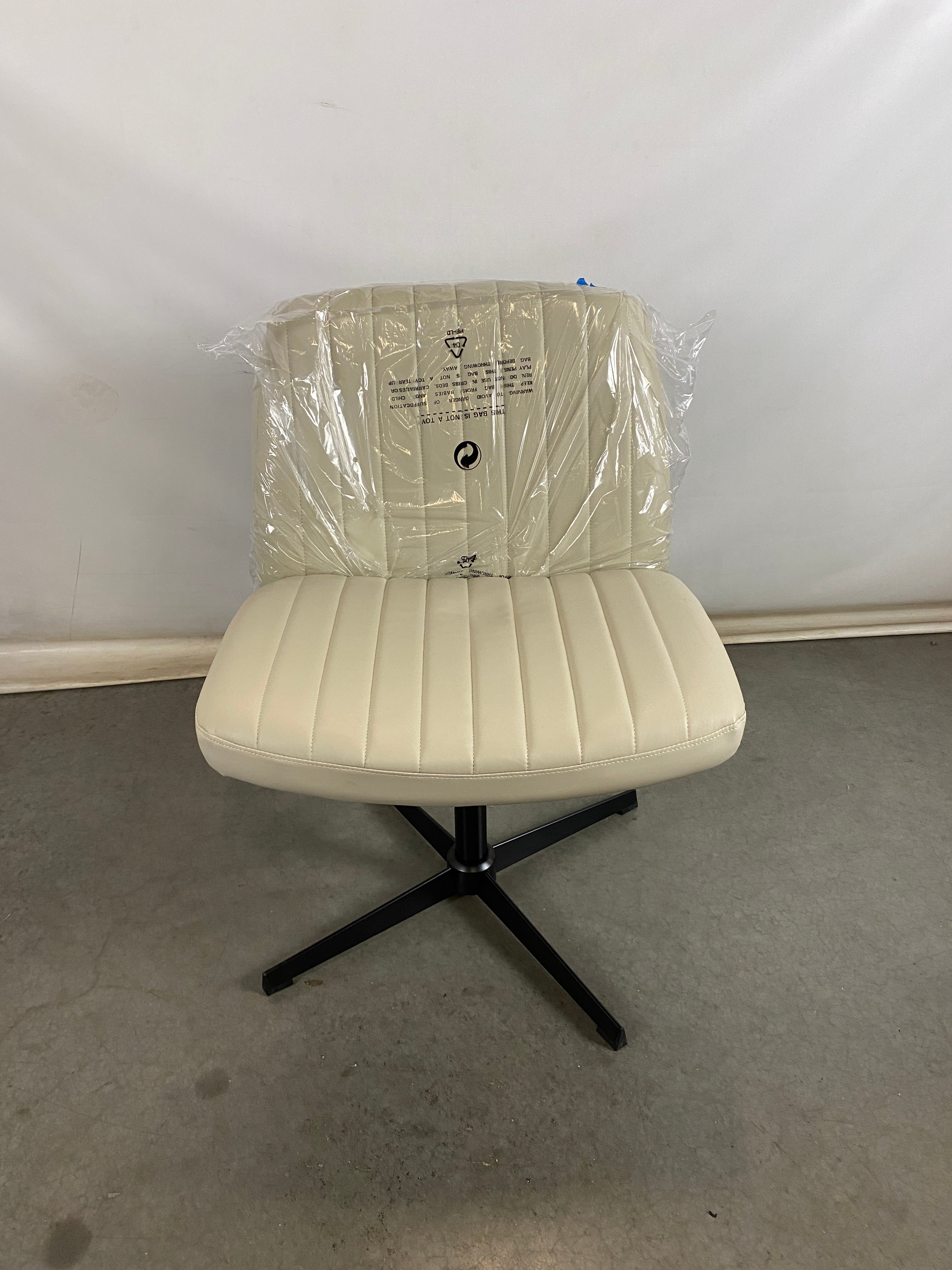 Henglin White Swivel Office Chair