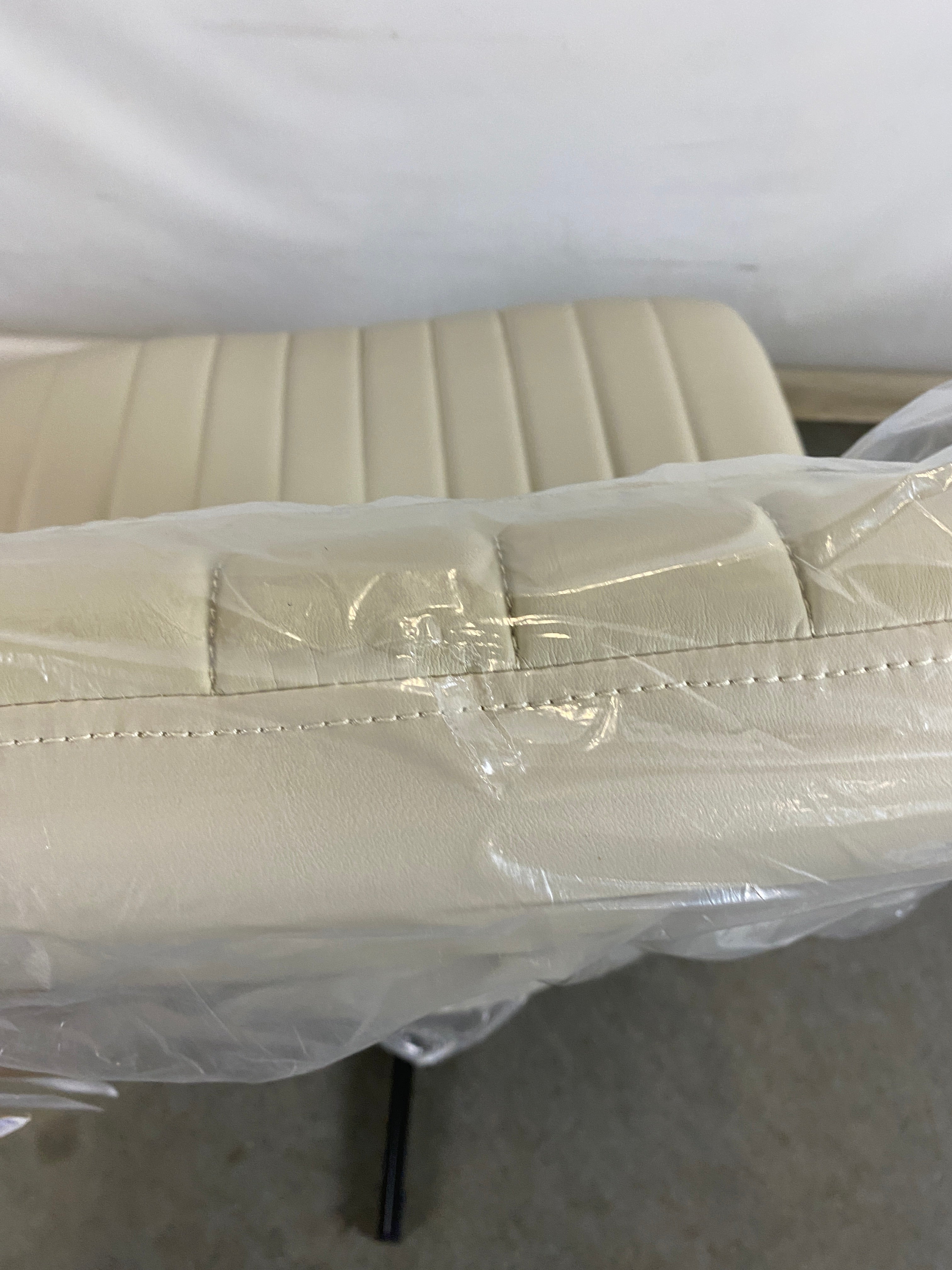 Henglin White Swivel Office Chair