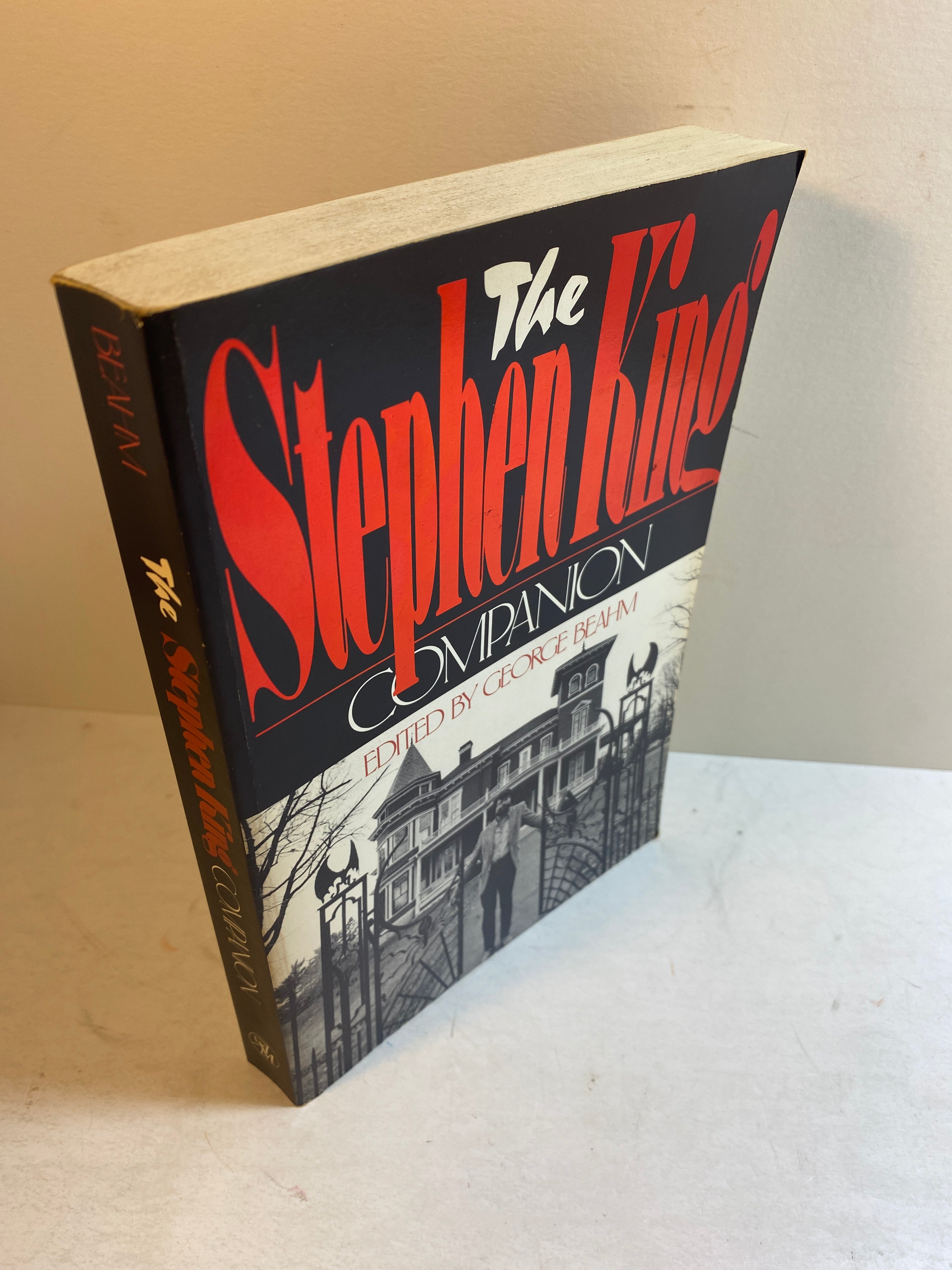 Stephen King Companion edited by George Beahm SC 1989
