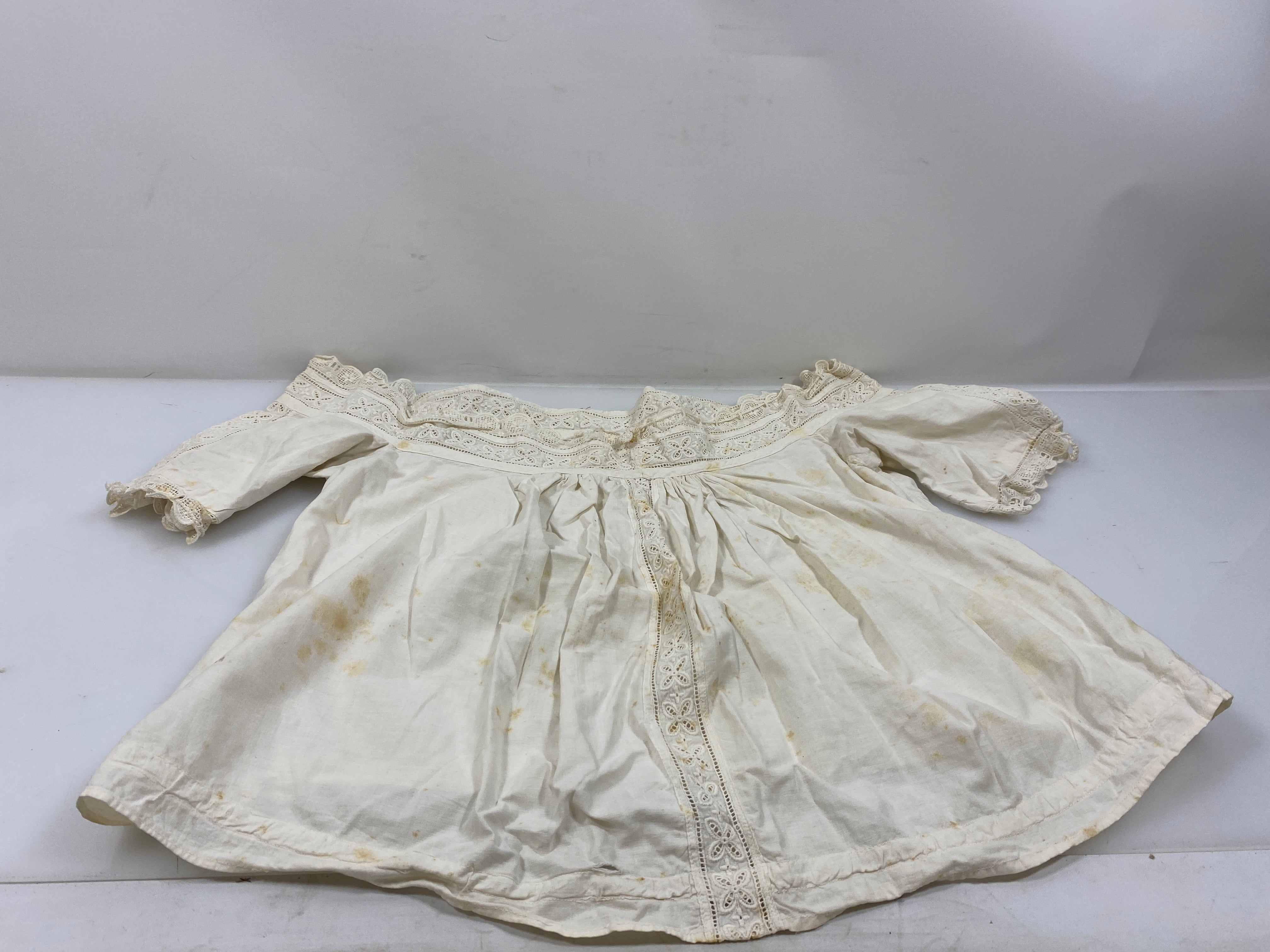 Vintage 1890s White Linen Blouse with Intricate Lace Detailing