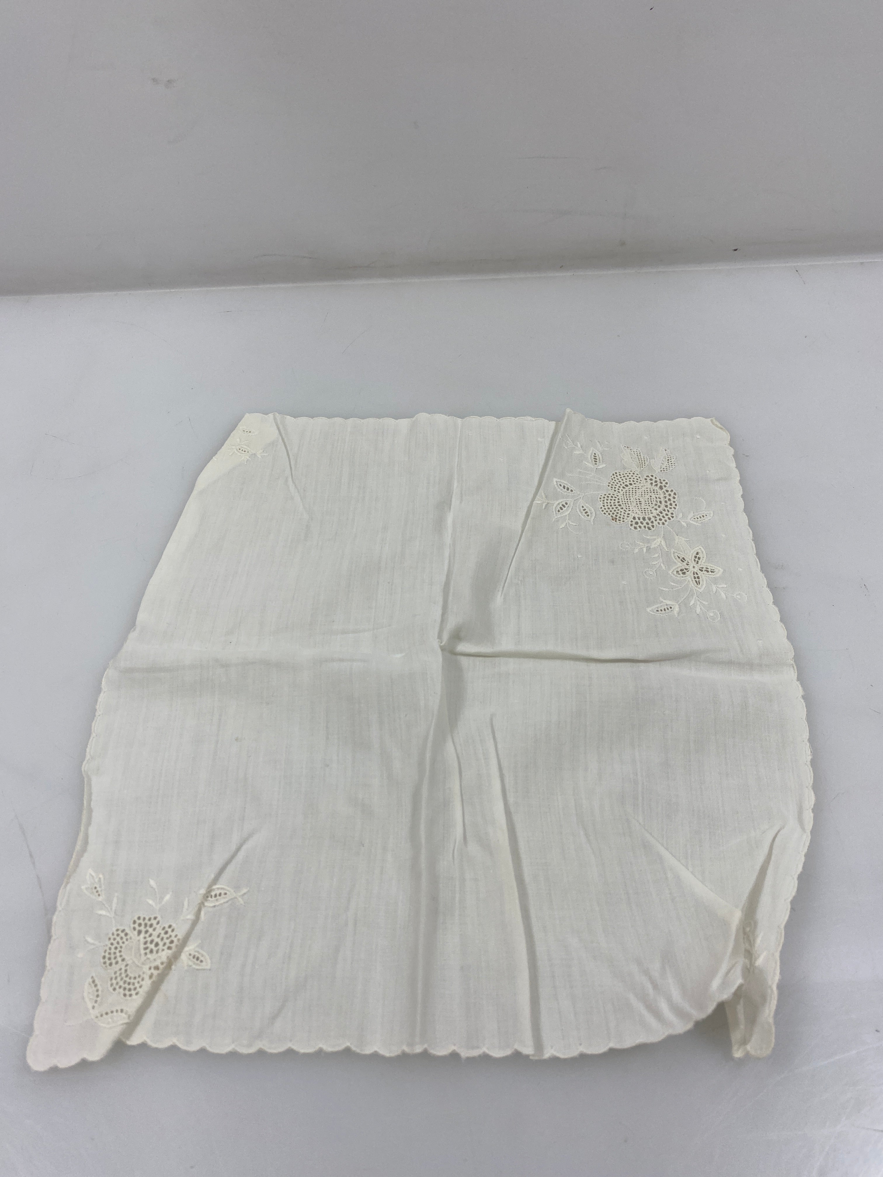 Vintage 1930s-1940s White Linen Handkerchief with Floral Eyelet Lace Details