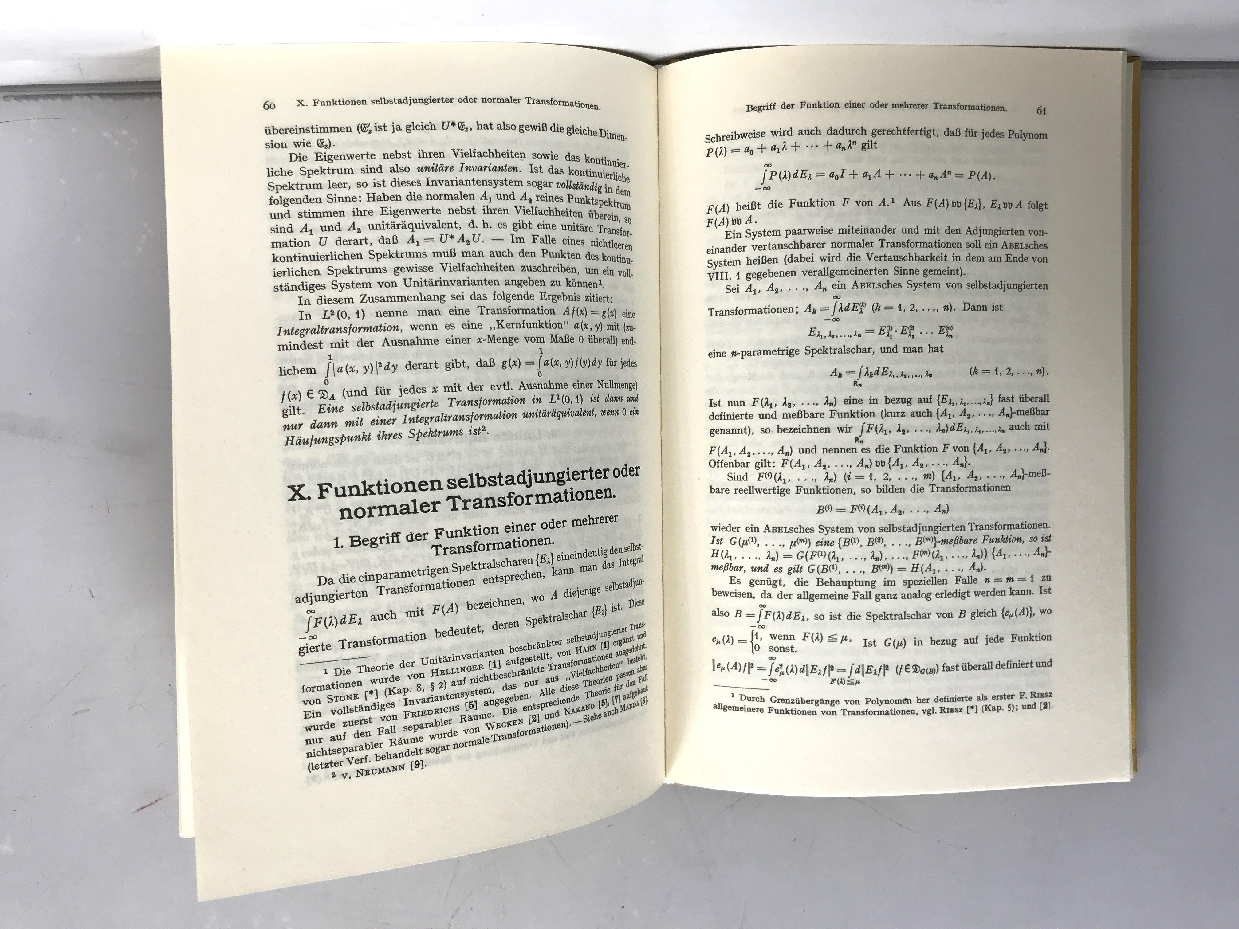 Spektraldarstellung Linearer Transformationen Des Hilbertschen Raumes (in German) 1967 Corrected Edition