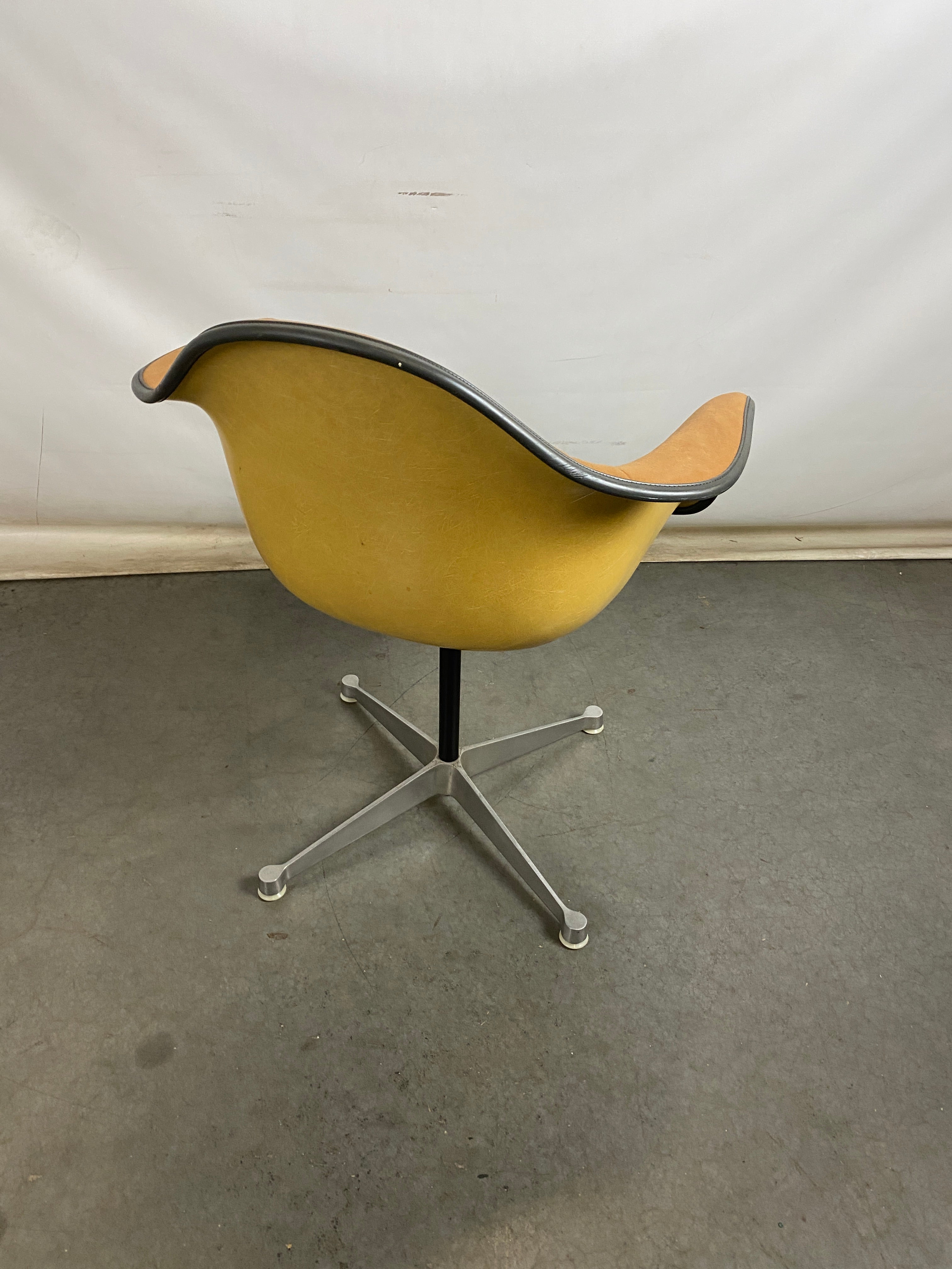 Vintage Herman Miller Eames Bucket Chair