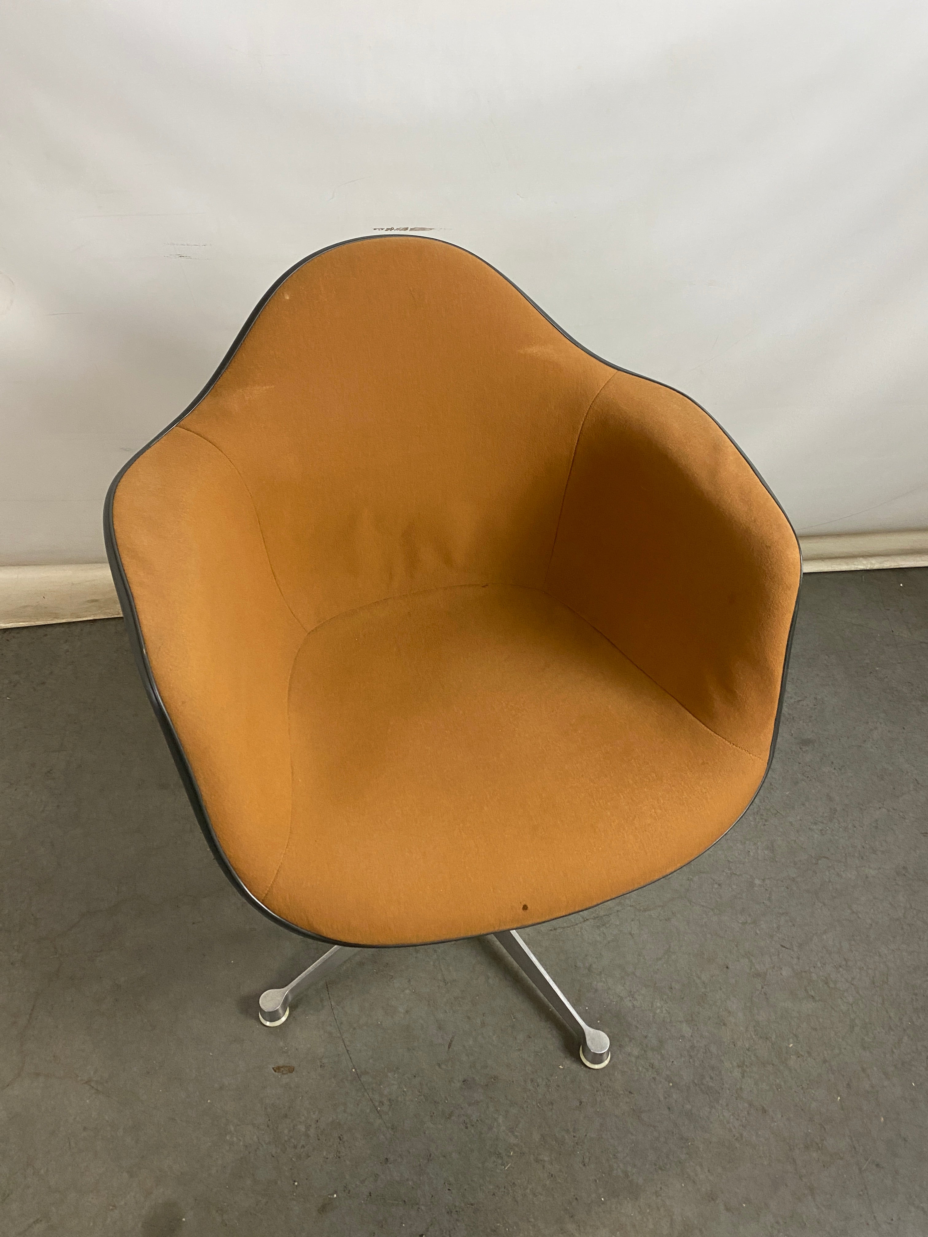 Vintage Herman Miller Eames Bucket Chair