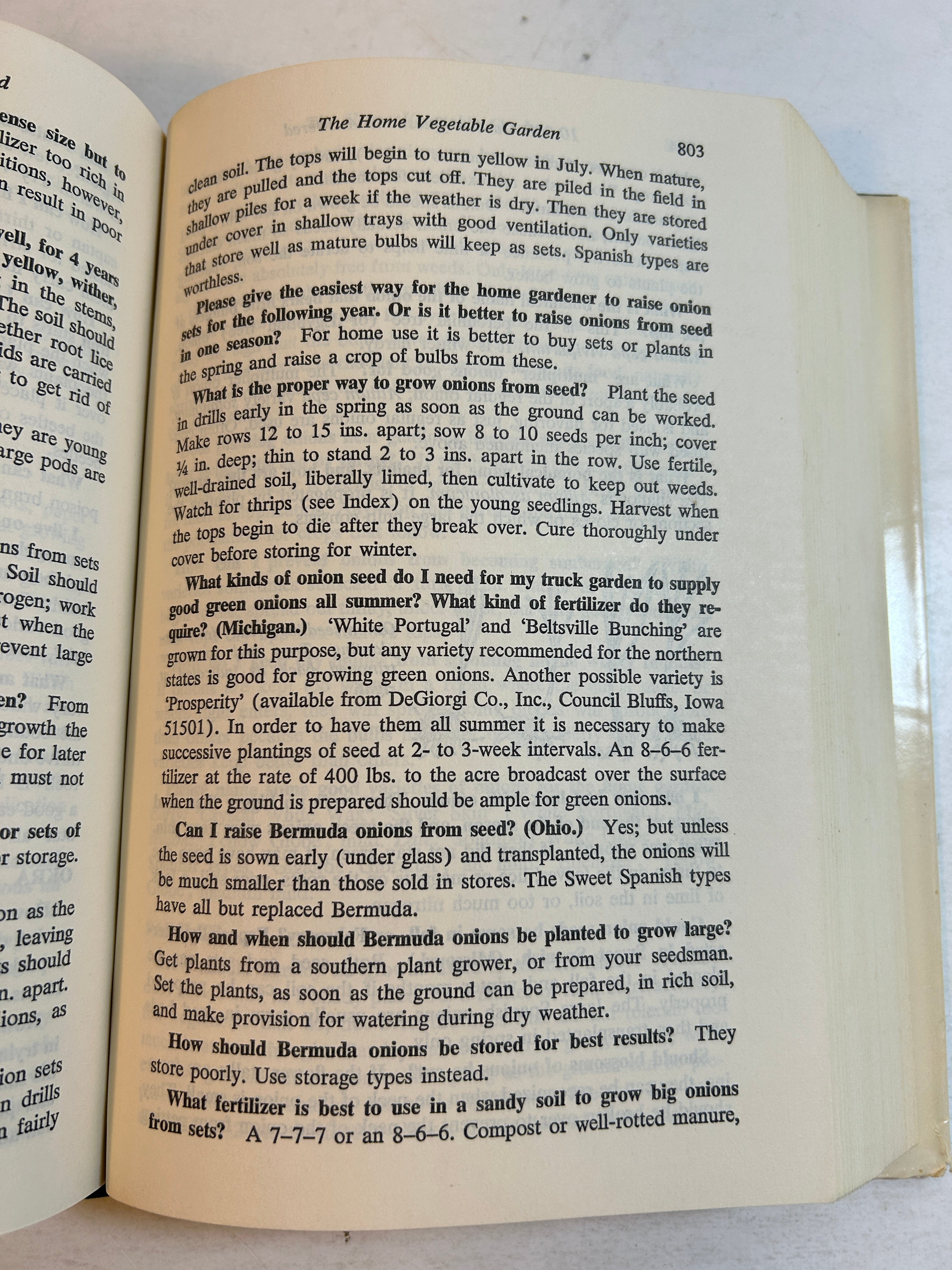 10,000 Garden Questions Answered By 20 Experts - 1974 Third Edition HCDJ