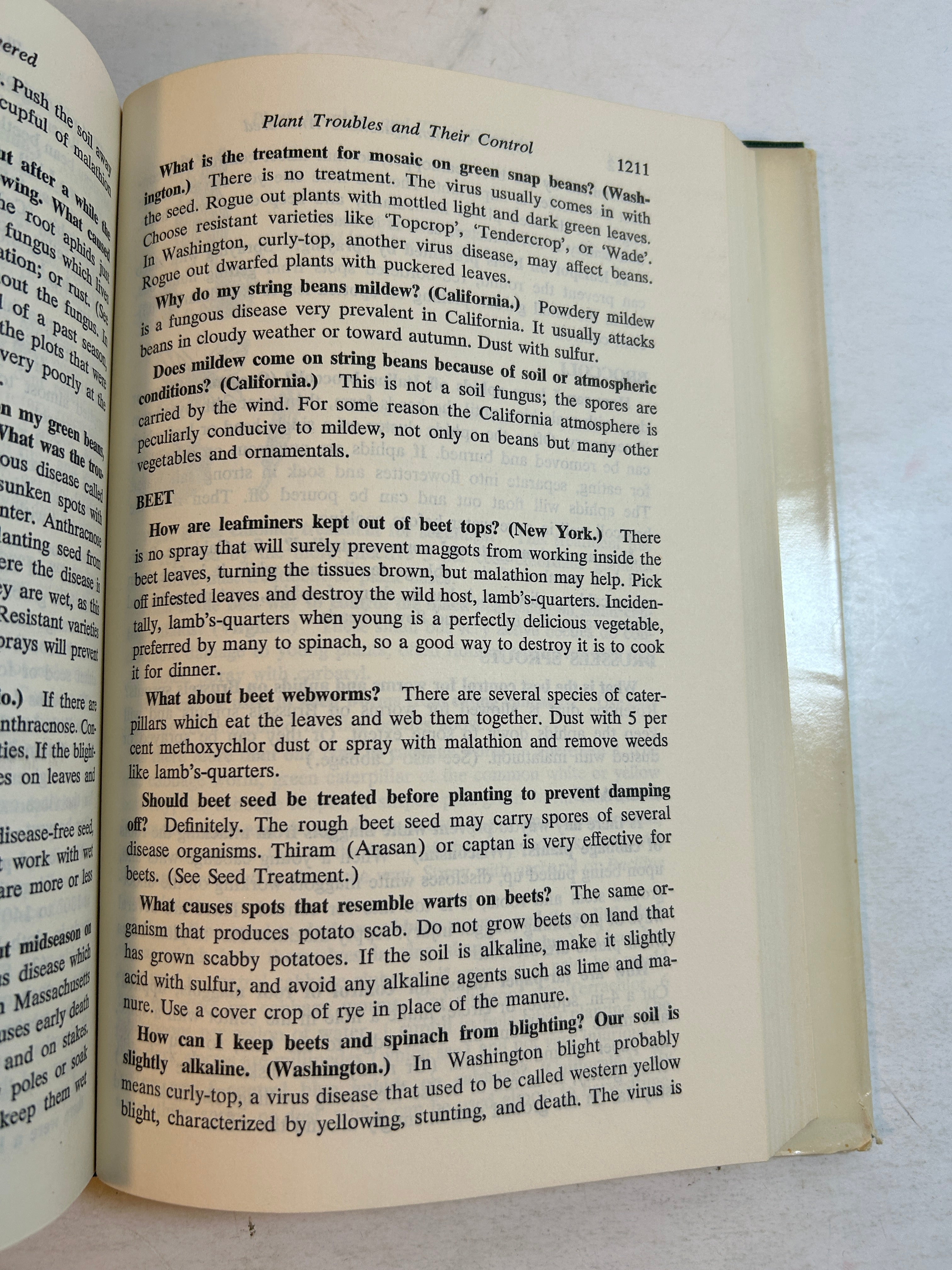 10,000 Garden Questions Answered By 20 Experts - 1974 Third Edition HCDJ