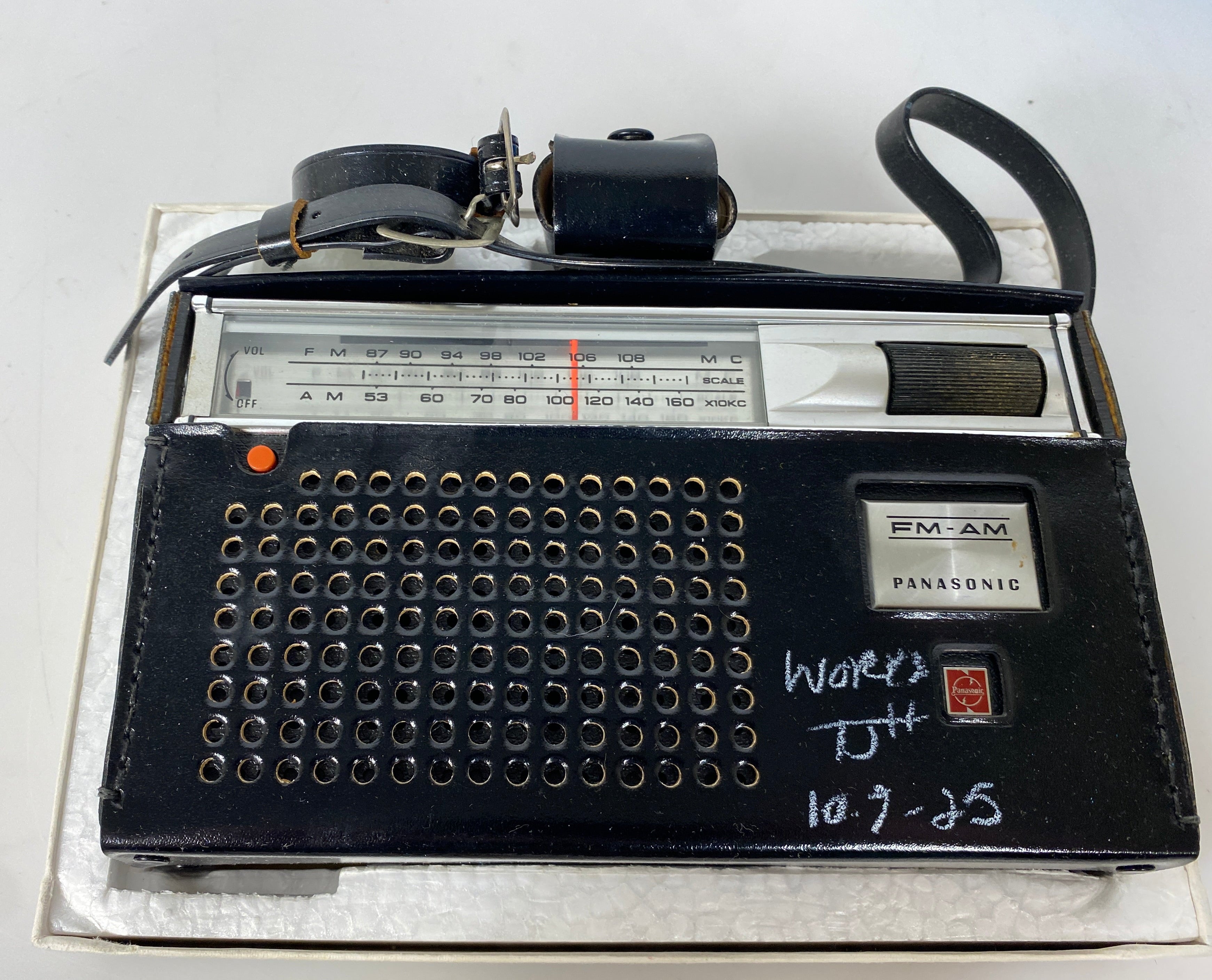Panasonic RF-680 FM-AM All Transistor Portable Radio