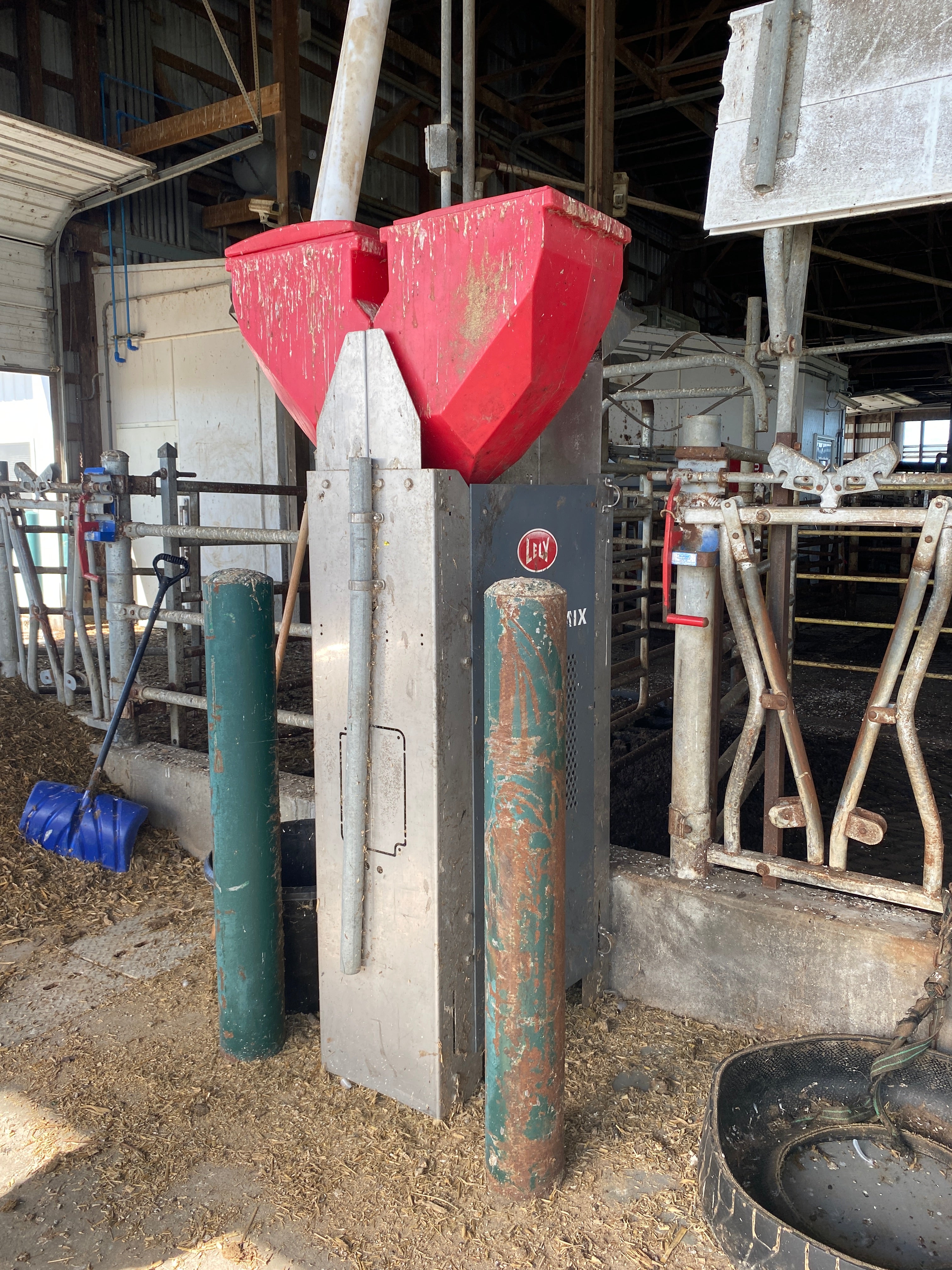 Lely Cosmix Feeder with SCR Reader #2