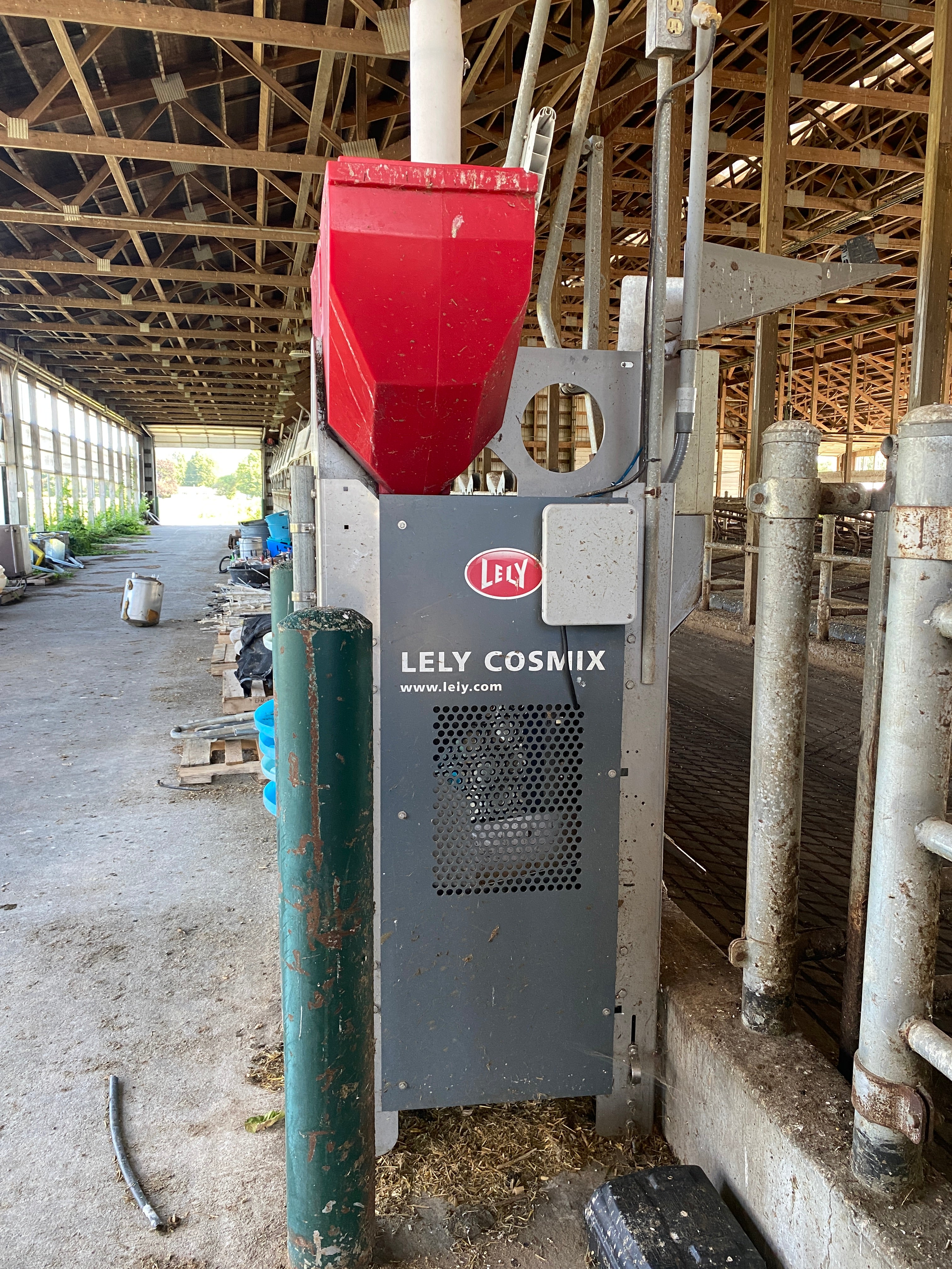 Lely Cosmix Feeder with SCR Reader #1