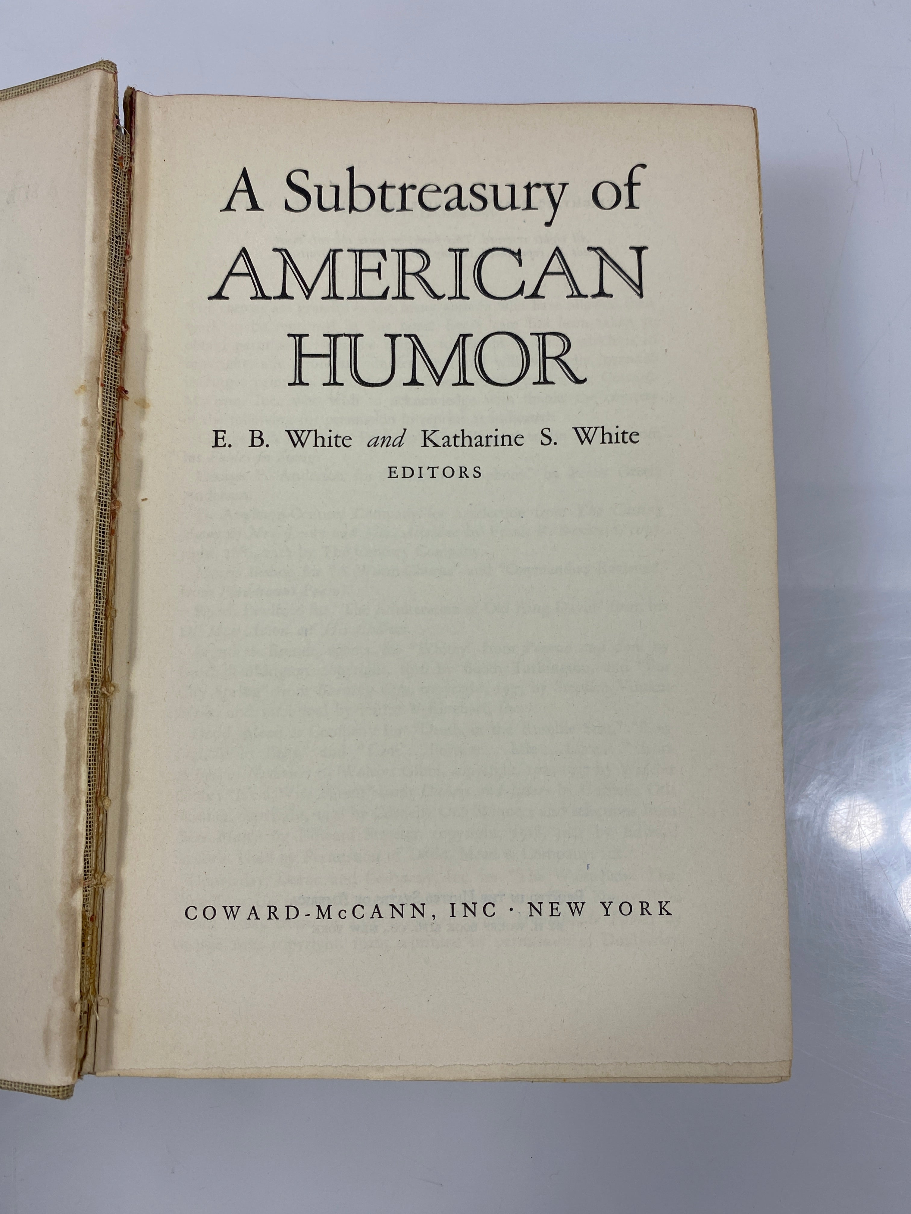 A Subtreasury of American Humor White/White 1941 HCDJ