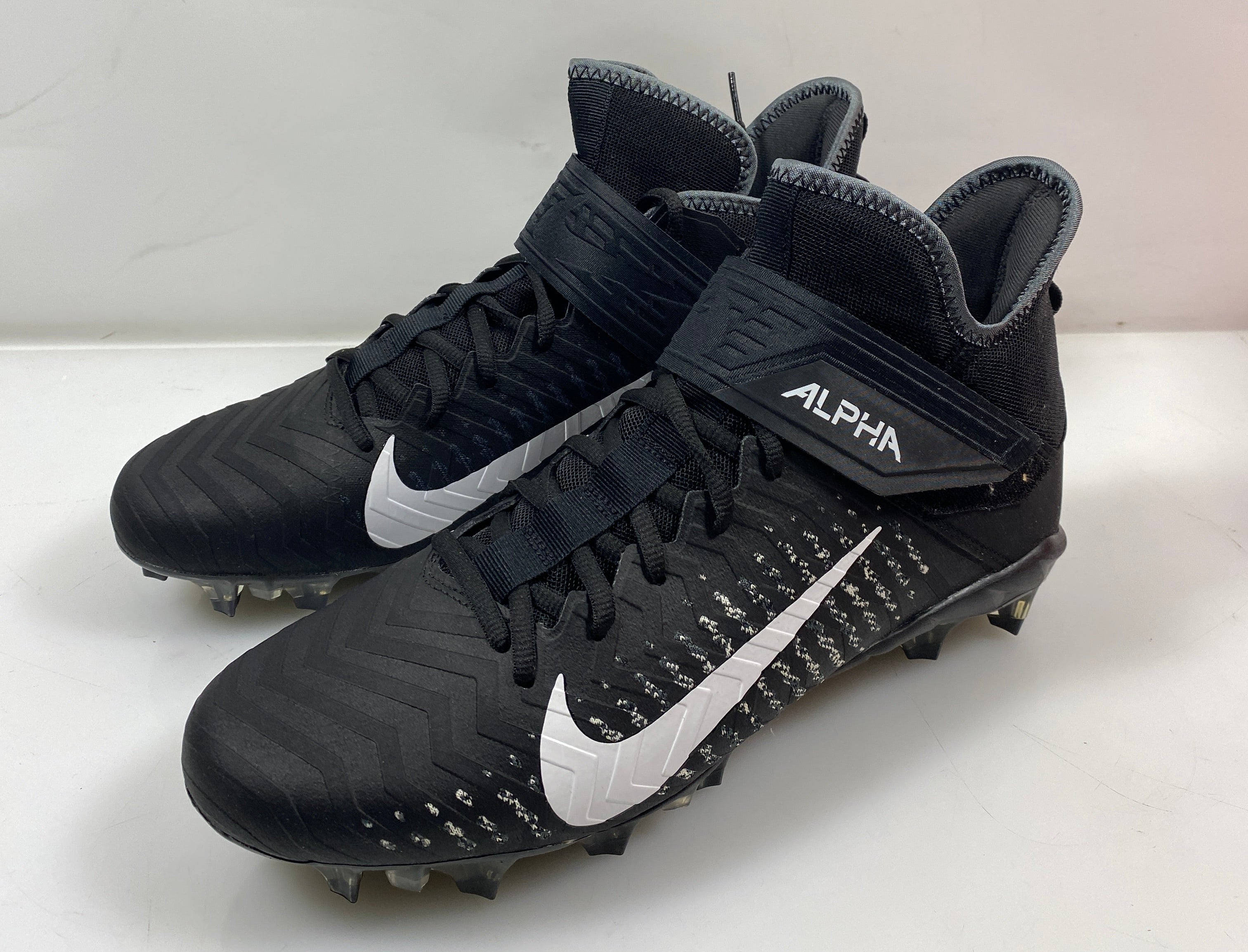 Alpha Menace Pro 2 Mid Size 10 Football Cleats