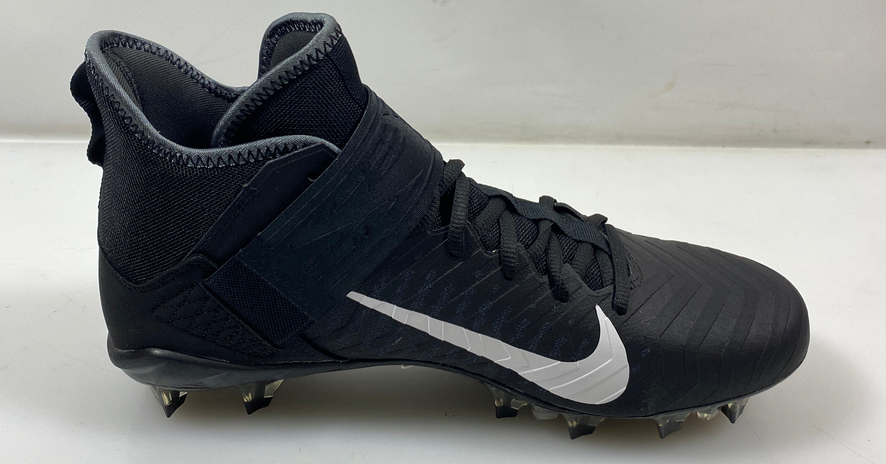 Alpha Menace Pro 2 Mid Size 10 Football Cleats