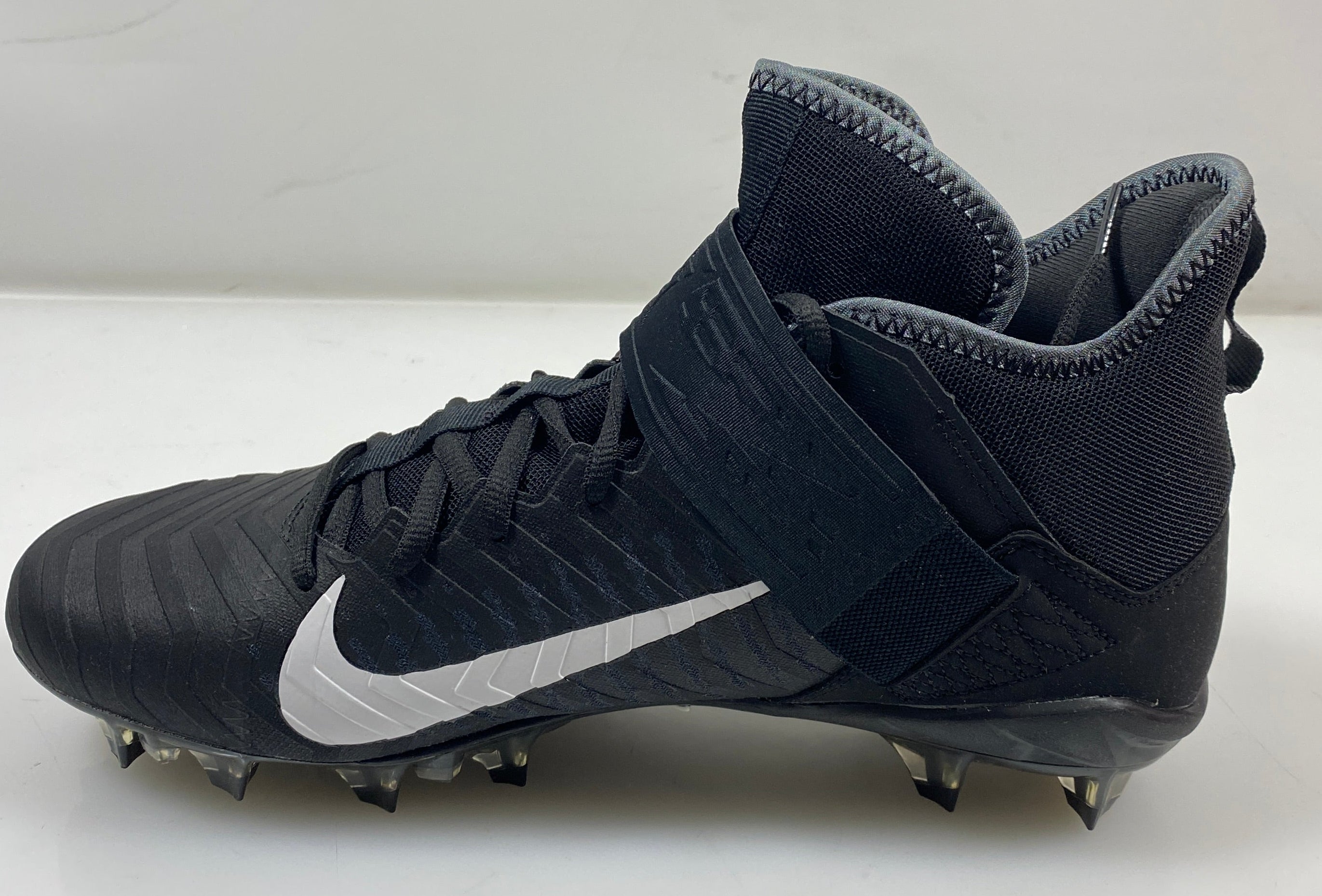Alpha Menace Pro 2 Mid Size 10 Football Cleats