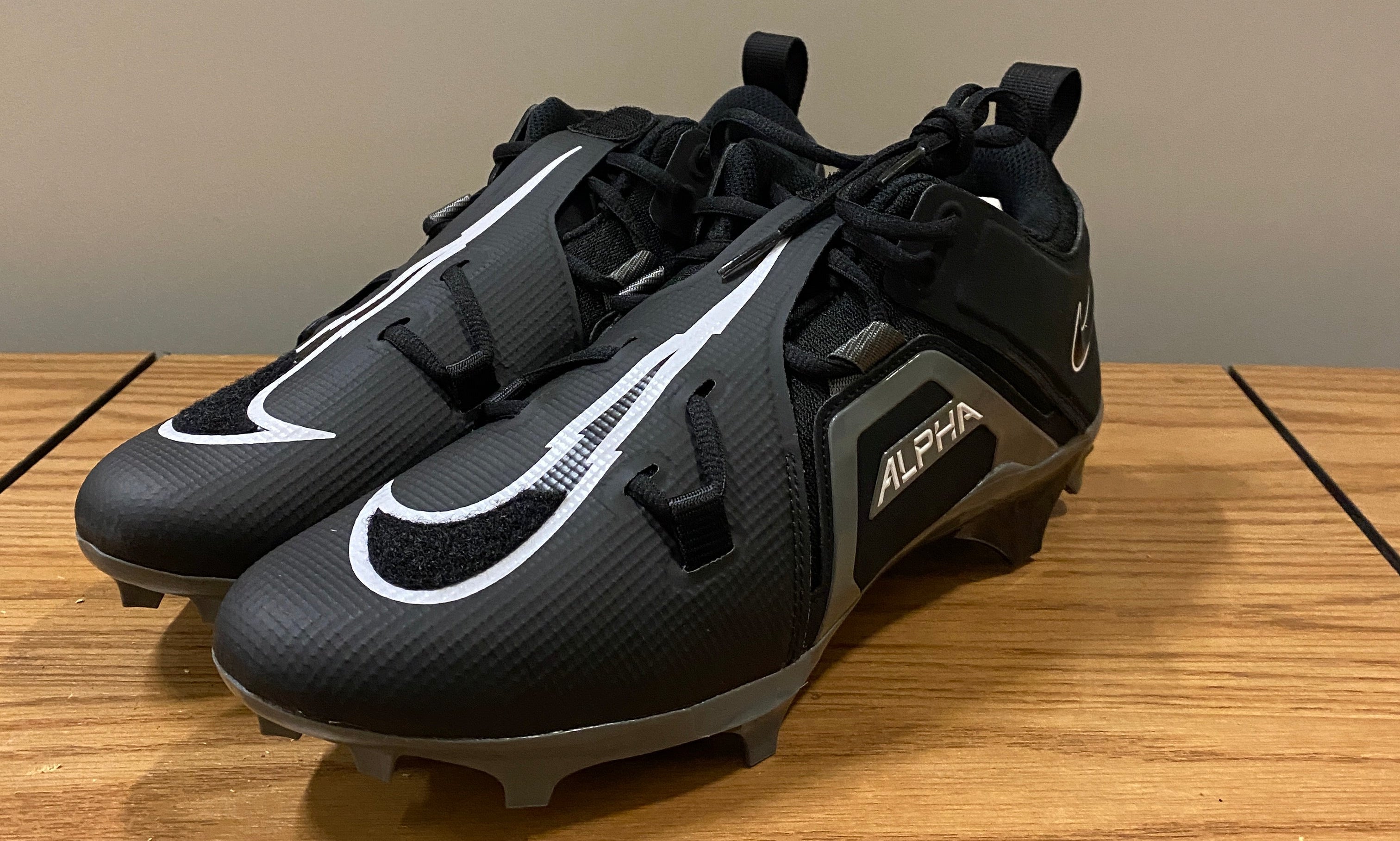 Alpha Menace Pro 3 Low P Football Cleats Size 10 (Black)