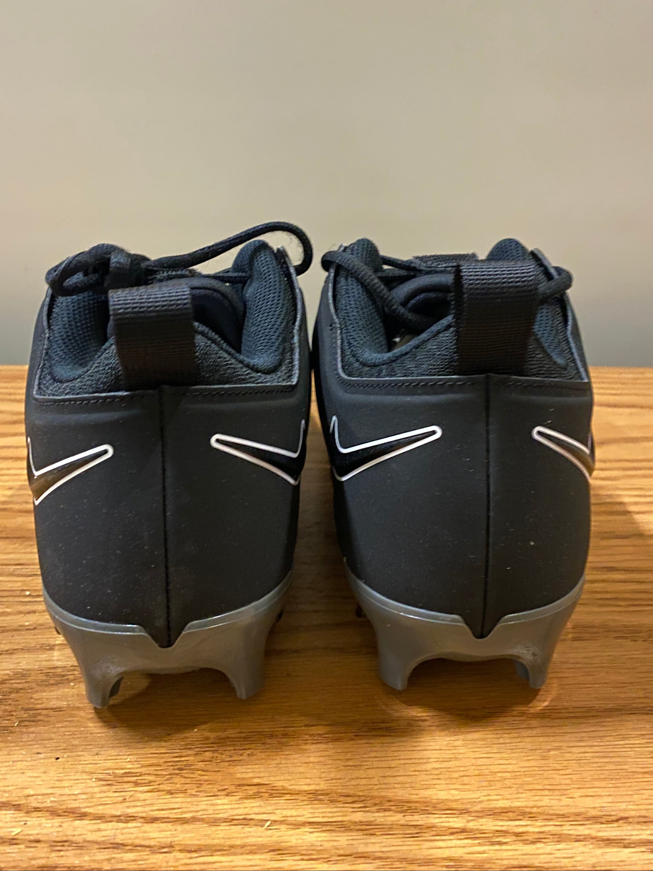 Alpha Menace Pro 3 Low P Football Cleats Size 10 (Black)