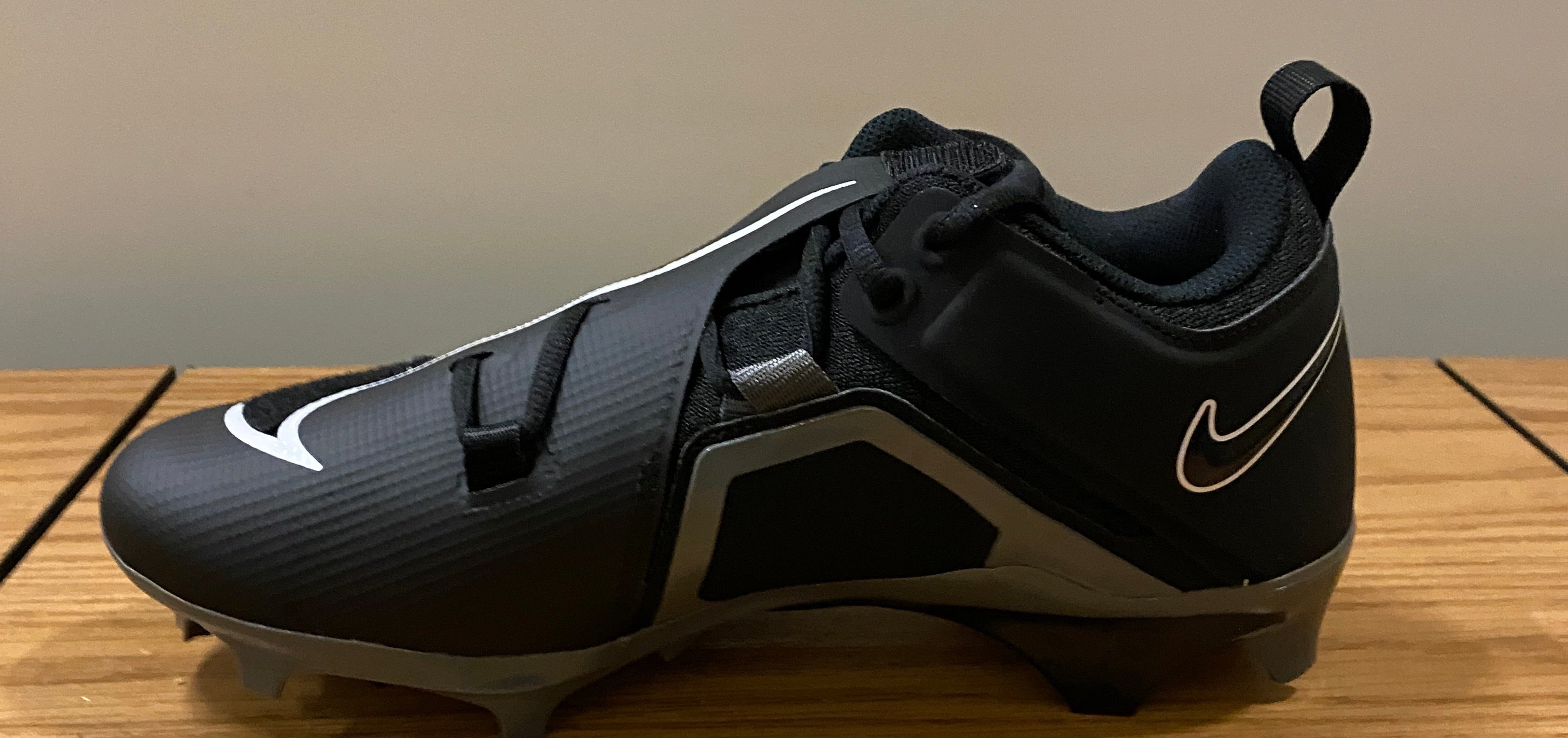 Alpha Menace Pro 3 Low P Football Cleats Size 10 (Black)