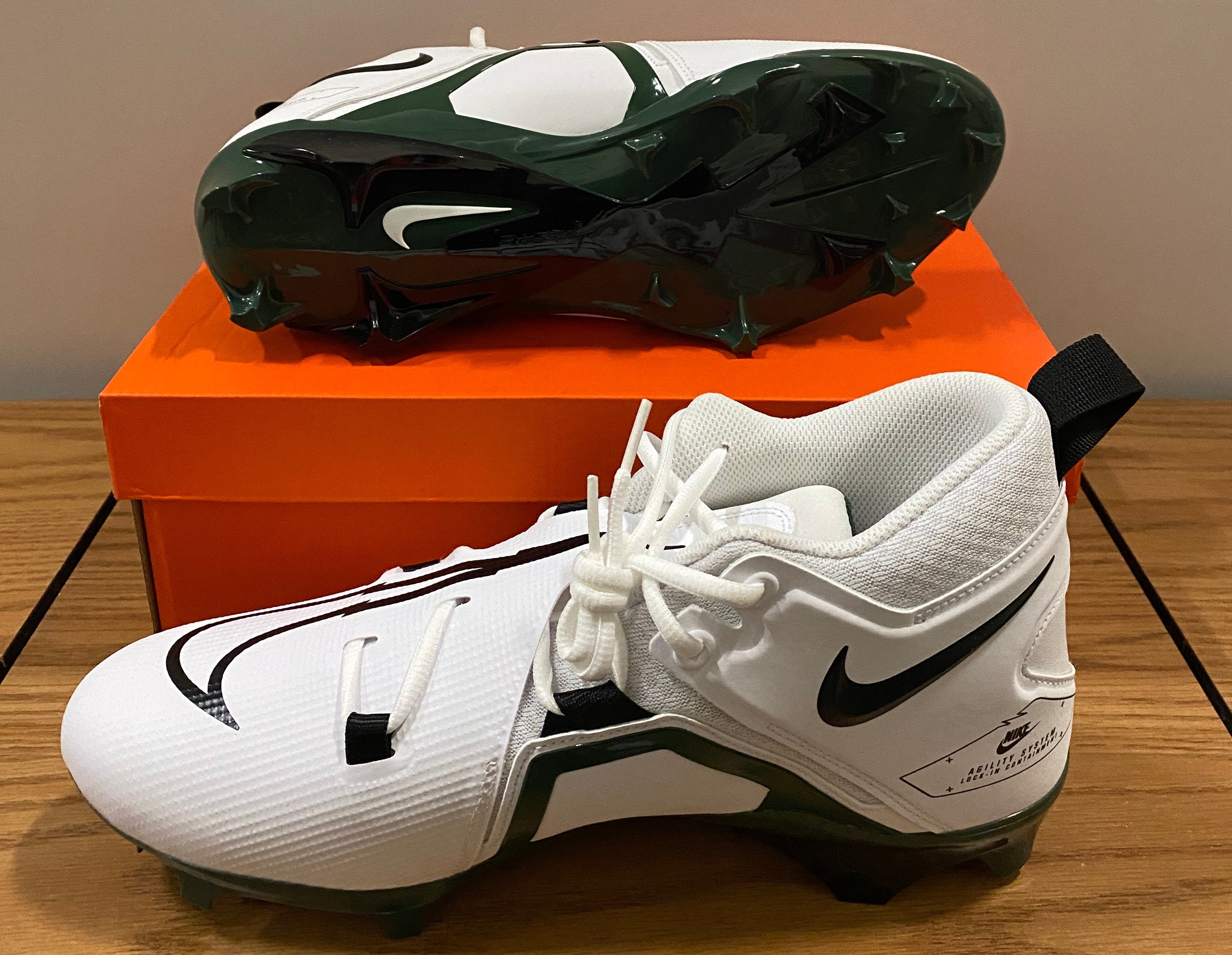 Alpha Menace Pro 3 P Football Cleats Size 9.5