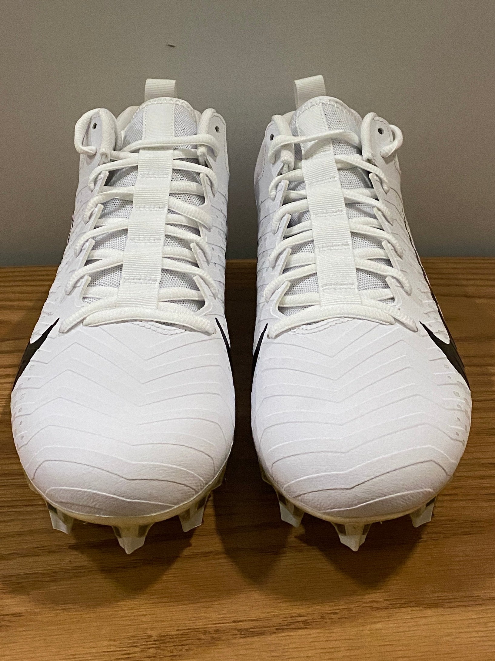 Alpha Menace Pro Low P Football Cleats Size 10 (White)