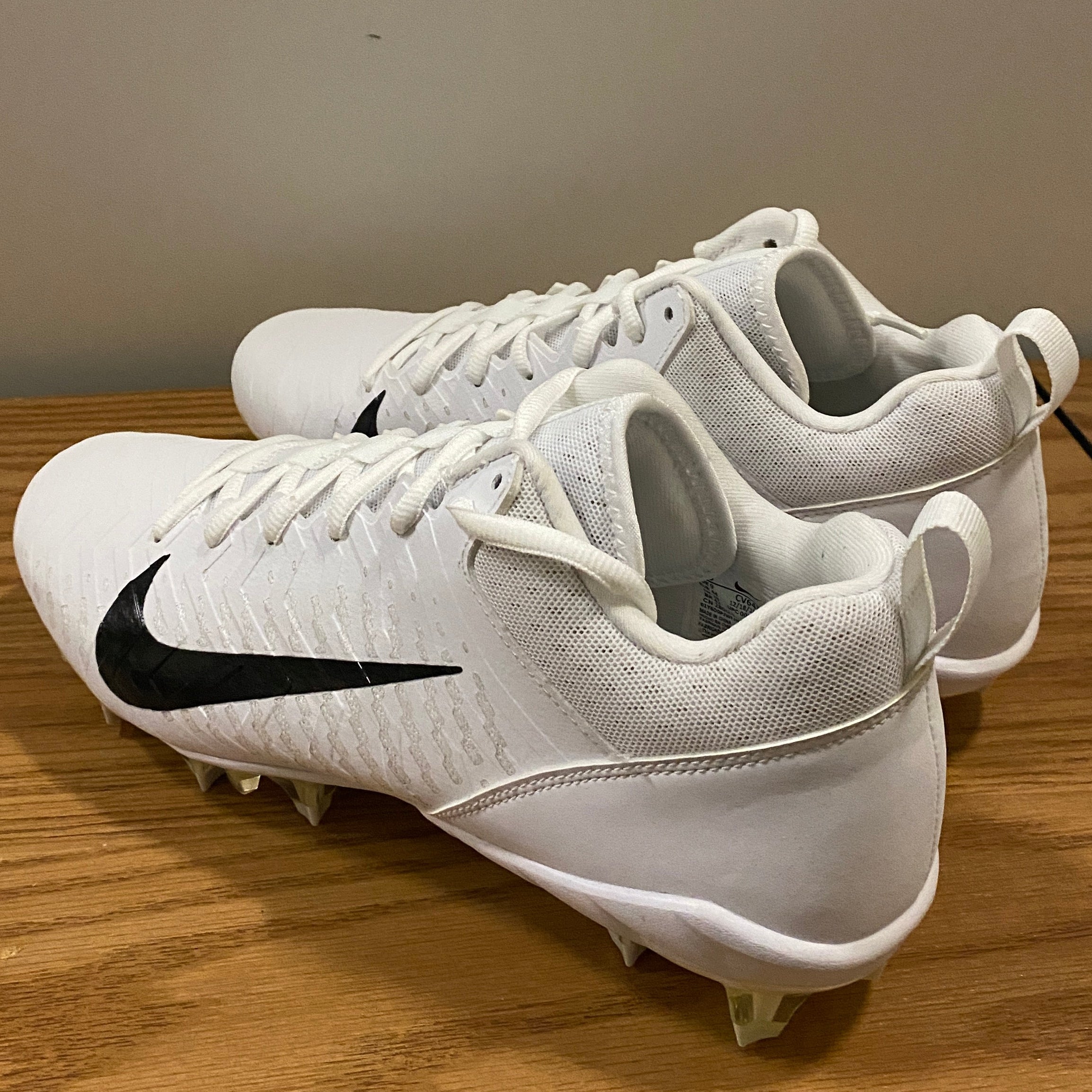Alpha Menace Pro Low P Football Cleats Size 10 (White)