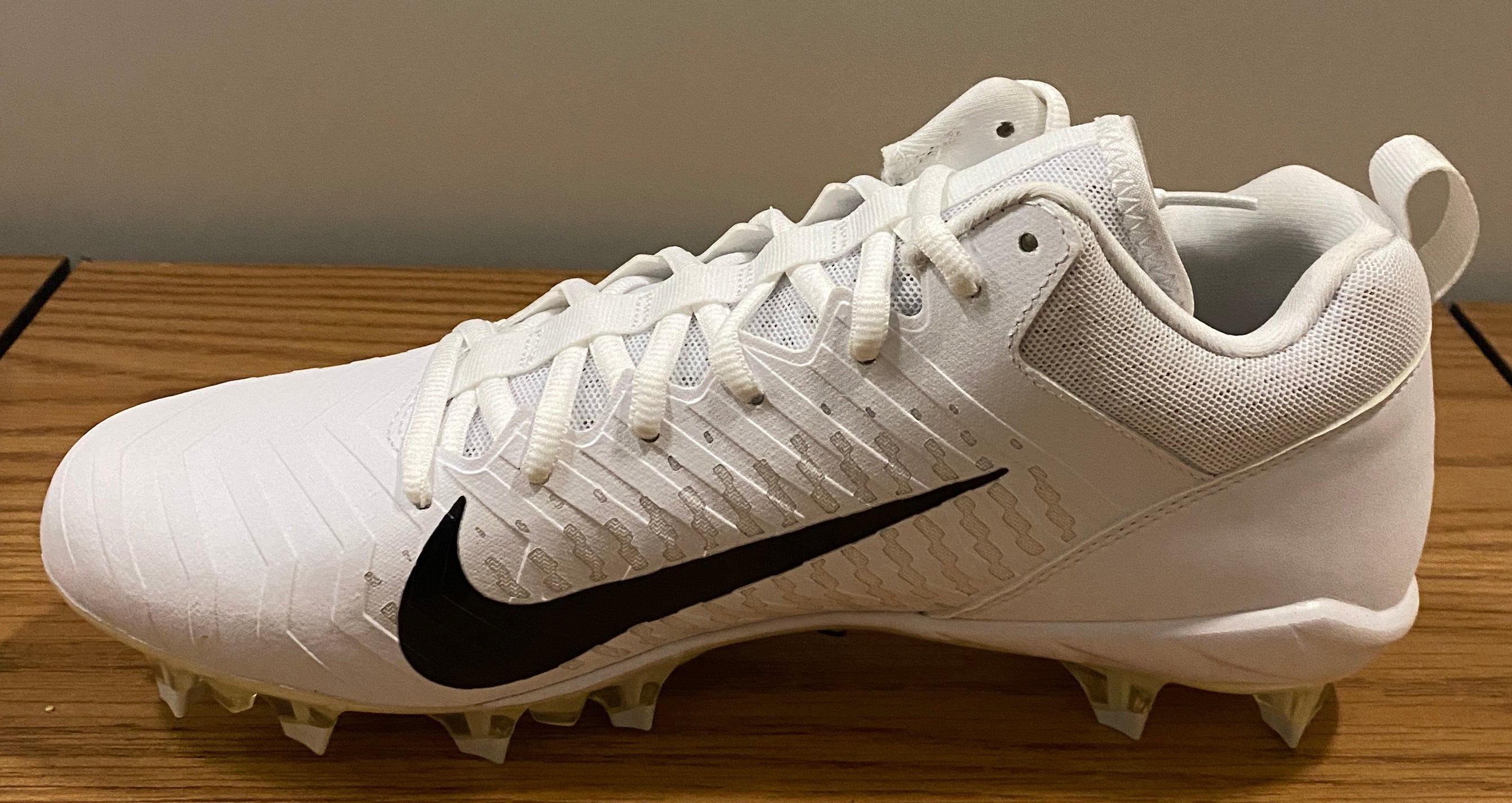 Alpha Menace Pro Low P Football Cleats Size 10 (White)