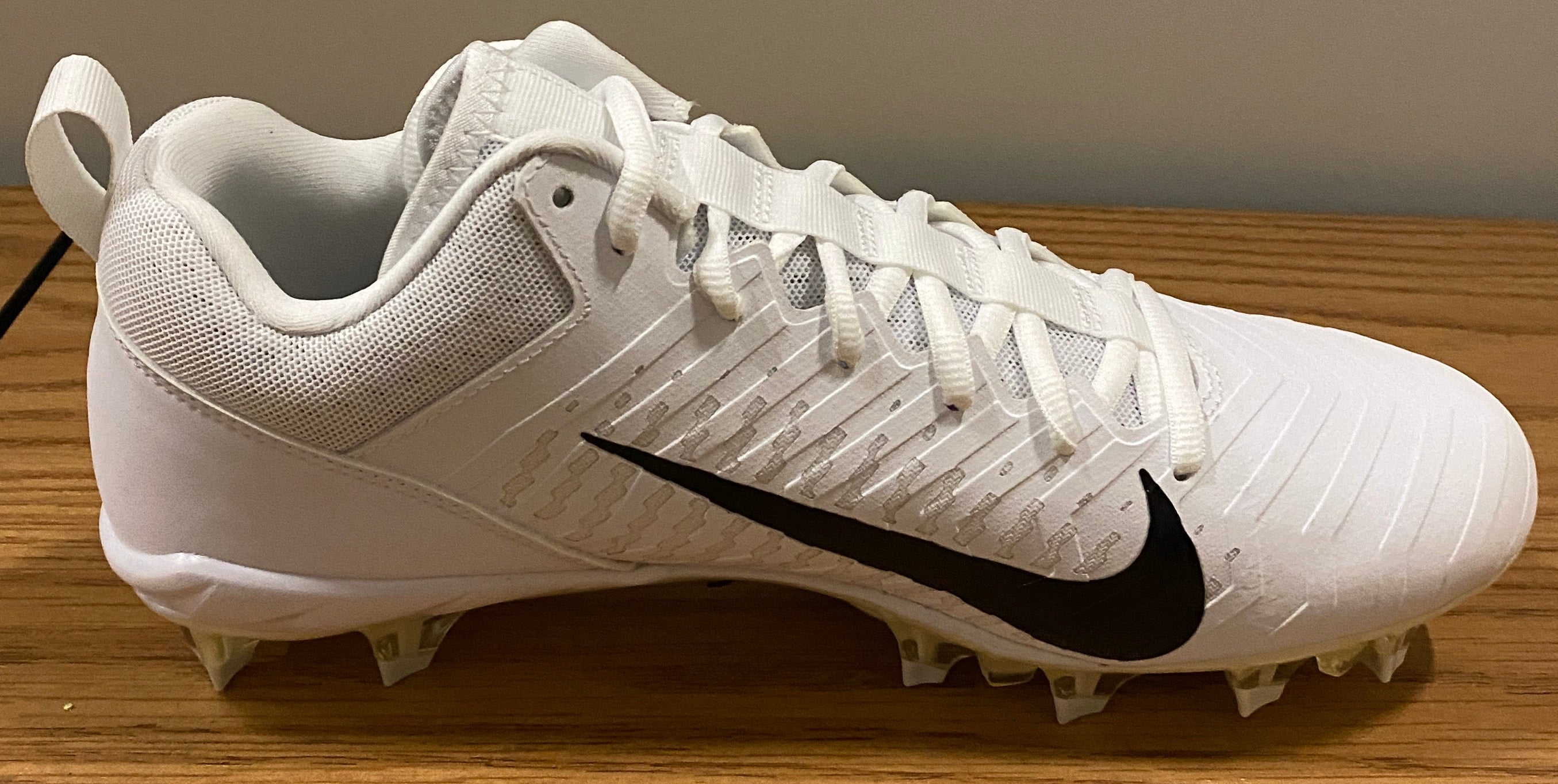 Alpha Menace Pro Low P Football Cleats Size 10 (White)
