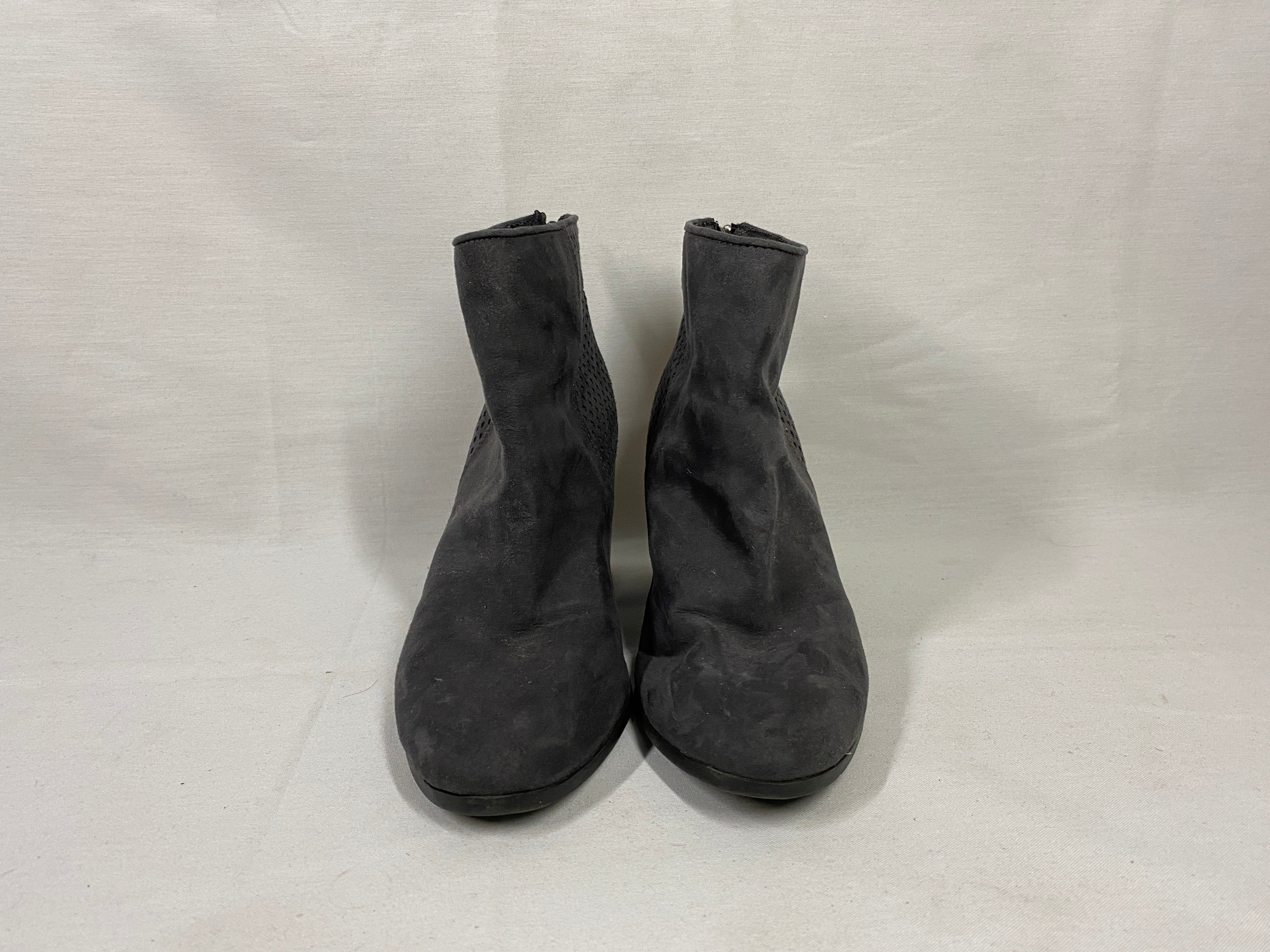American Eagle Grey Block Heel Ankle Boots Women's Size 9.5
