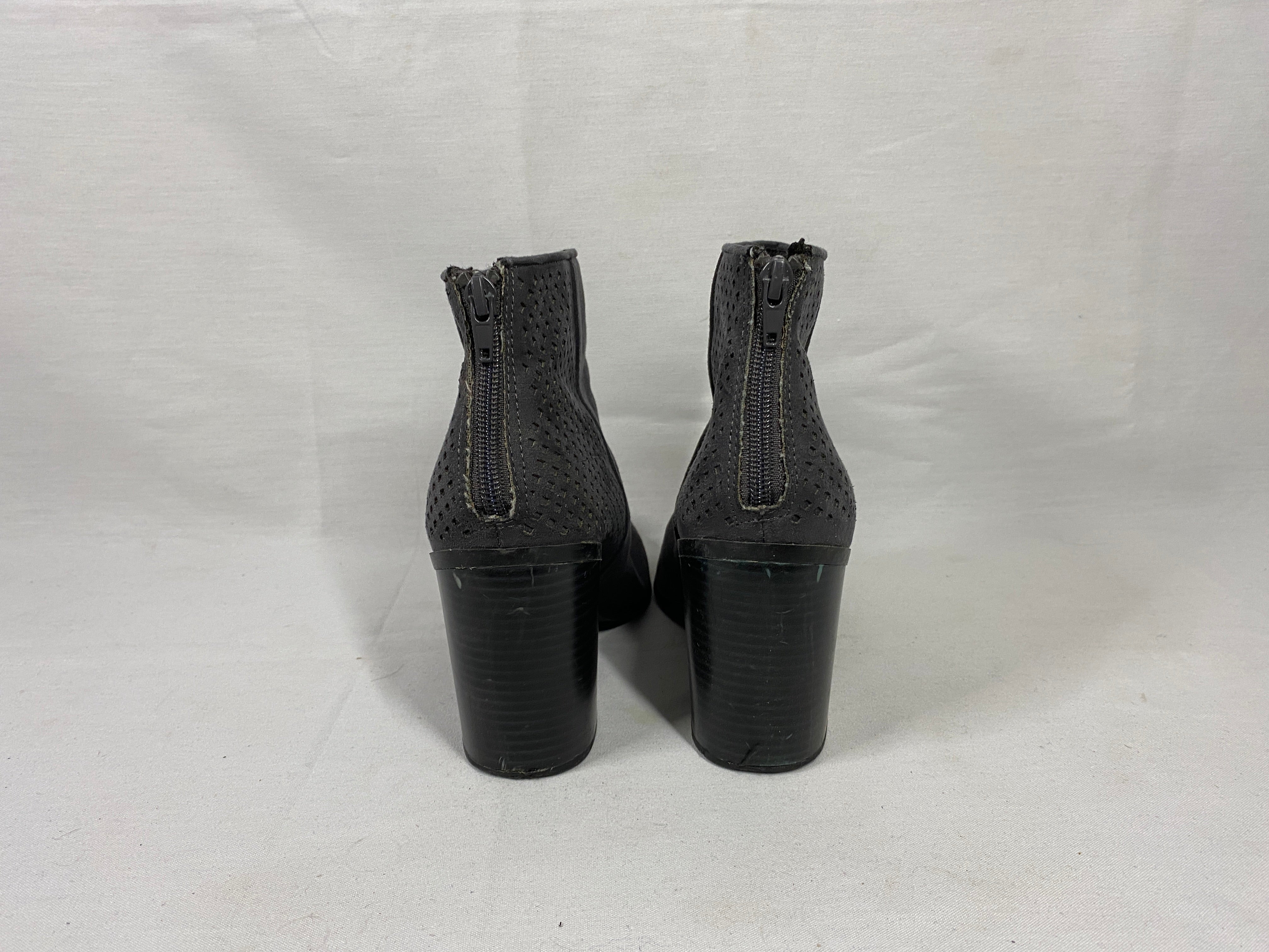 American Eagle Grey Block Heel Ankle Boots Women's Size 9.5