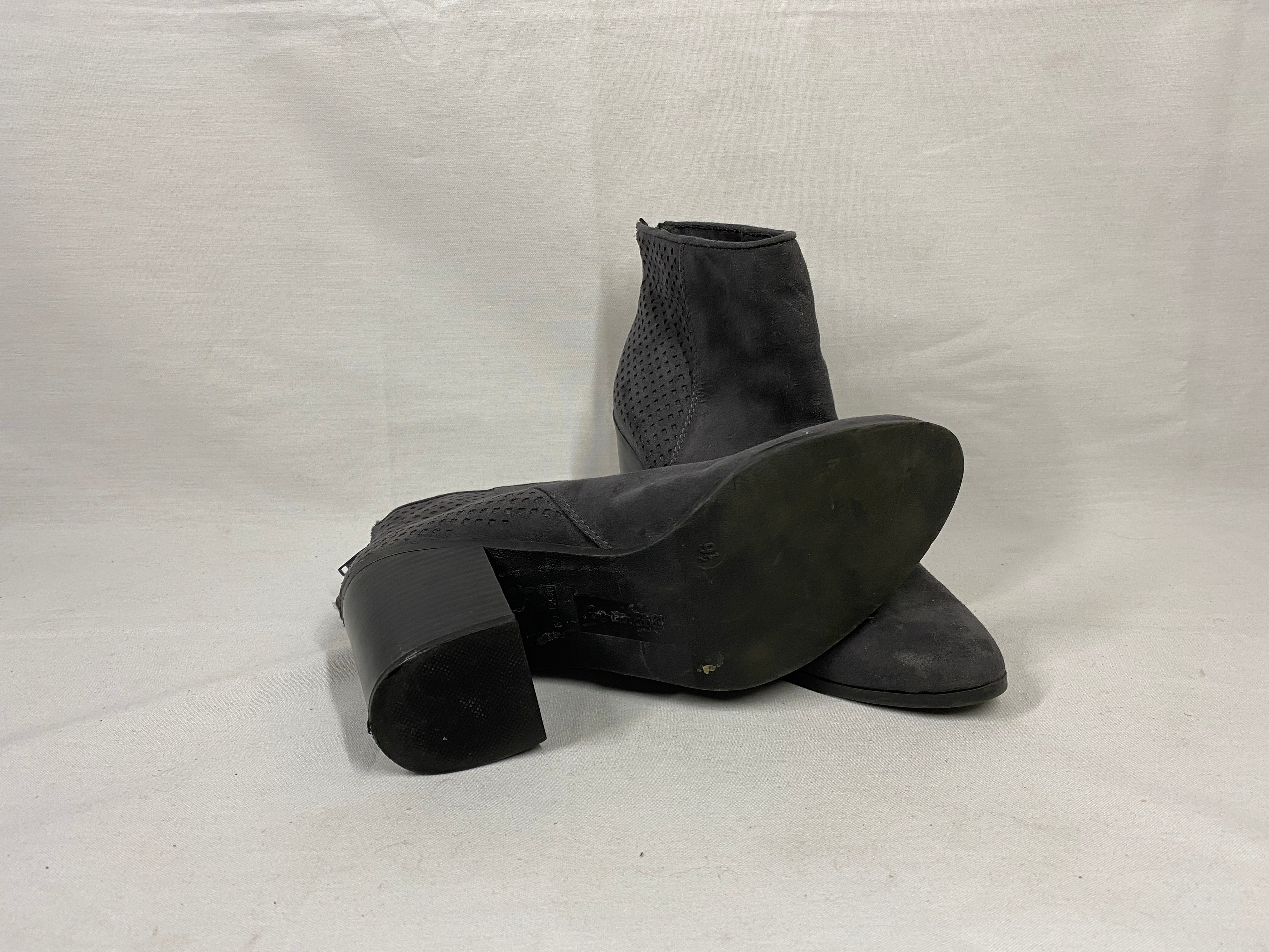 American Eagle Grey Block Heel Ankle Boots Women's Size 9.5