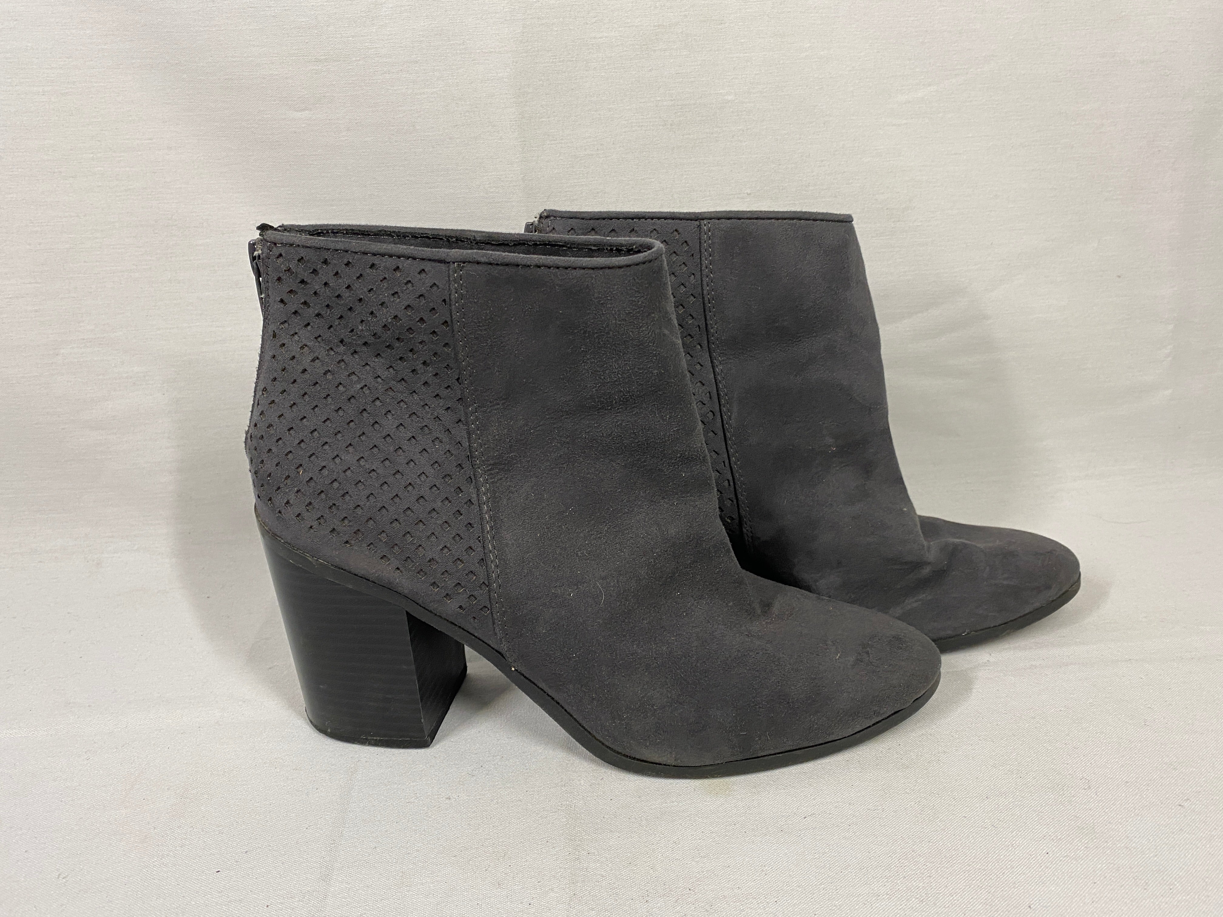 American Eagle Grey Block Heel Ankle Boots Women's Size 9.5