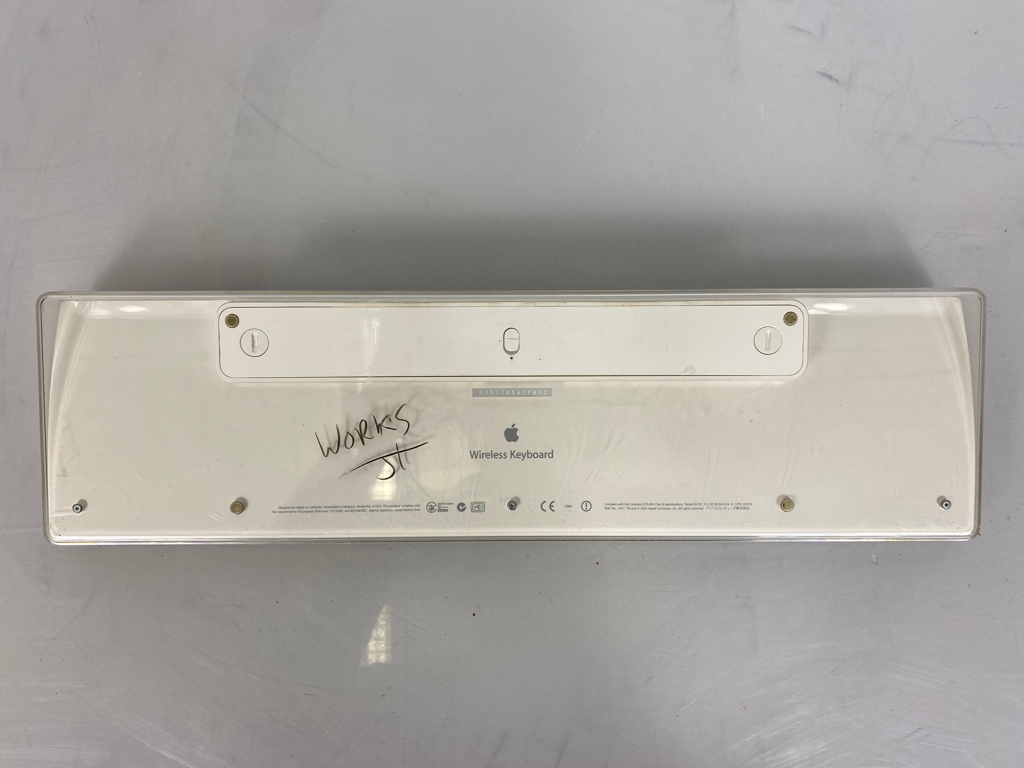 Apple A1016 Wireless Bluetooth Keyboard