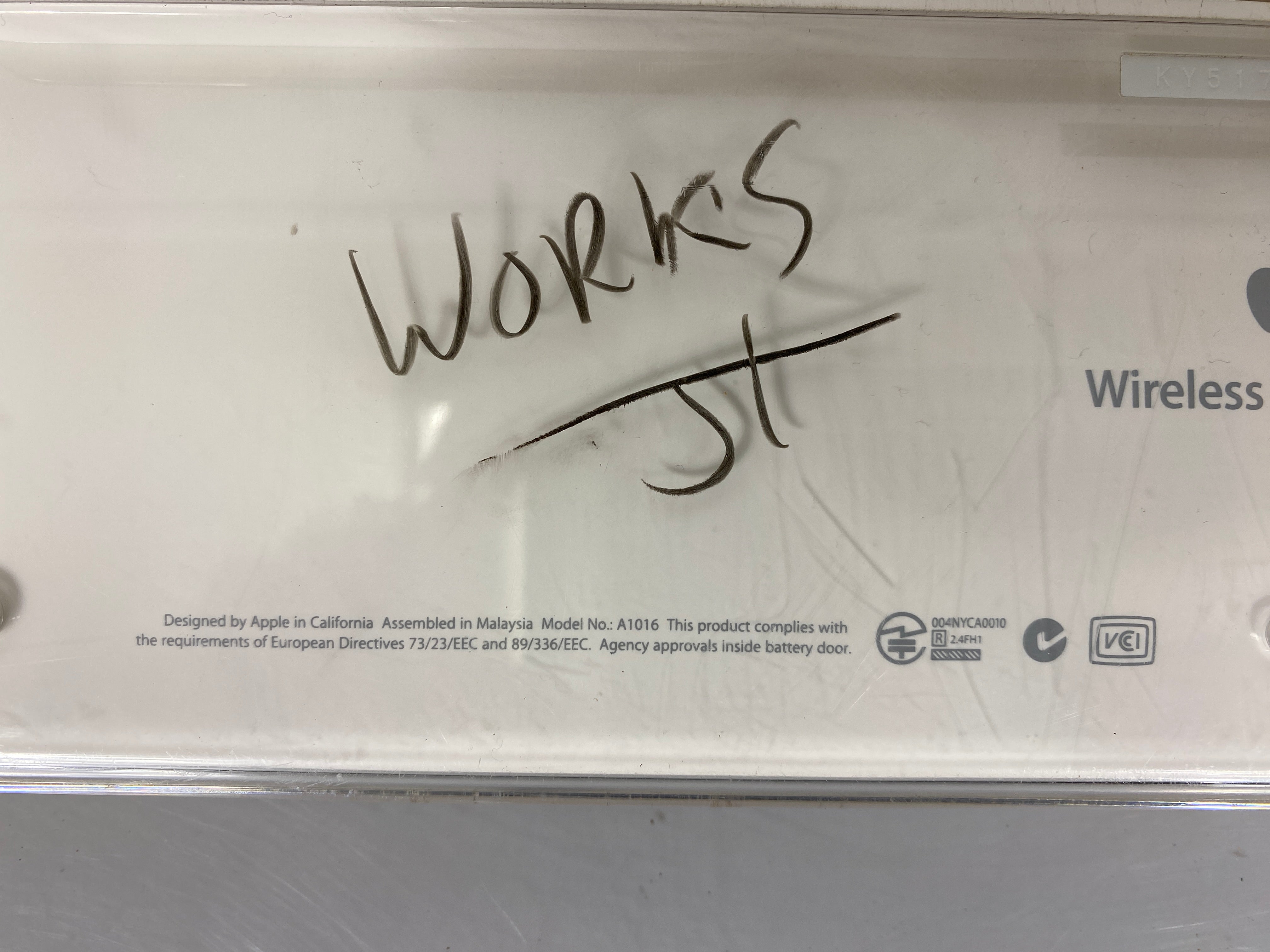 Apple A1016 Wireless Bluetooth Keyboard