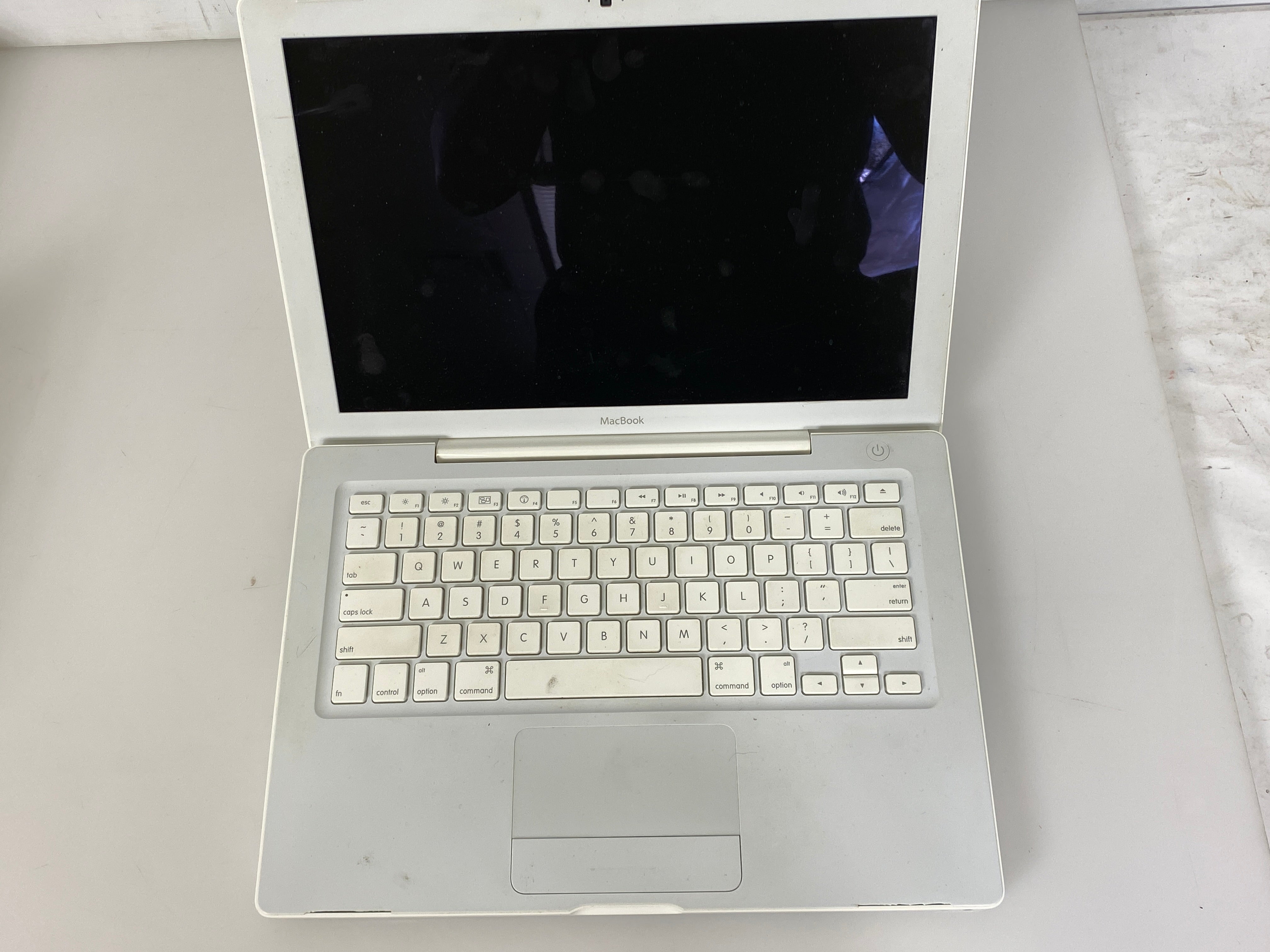 Apple A1181 Core 2 Duo 13" MacBook (Mid 2009)