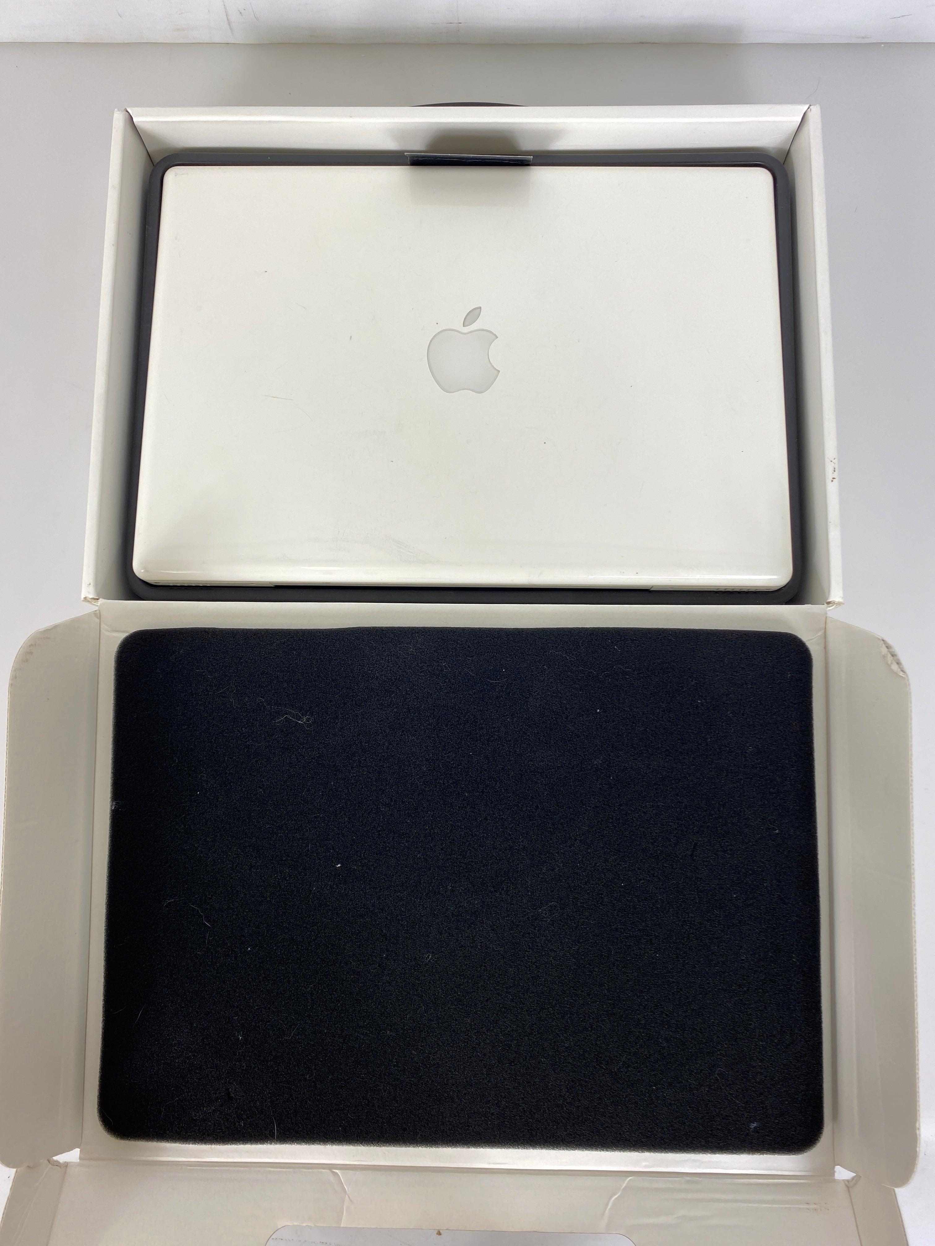 Apple A1181 Core 2 Duo 13" MacBook (Mid 2009)