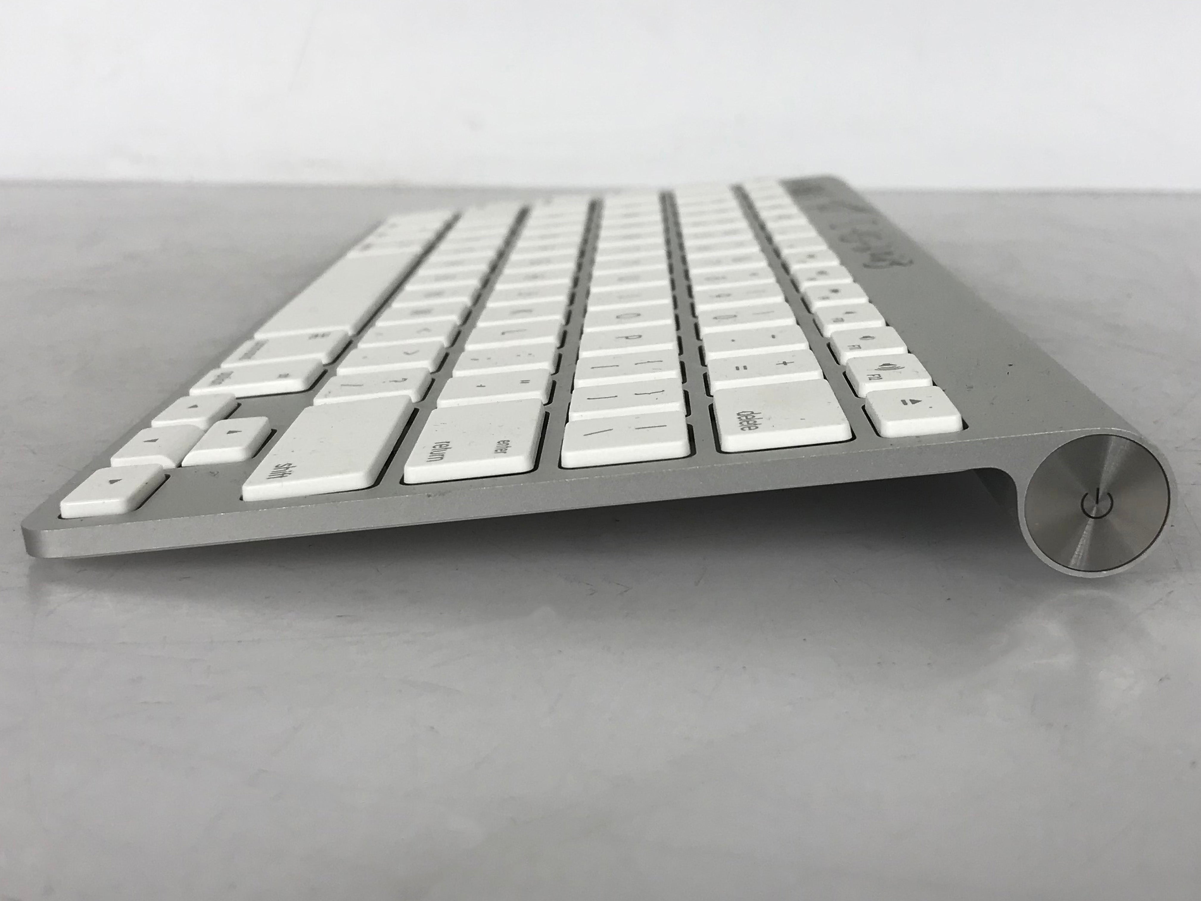 Apple A1314 Silver Wireless Keyboard