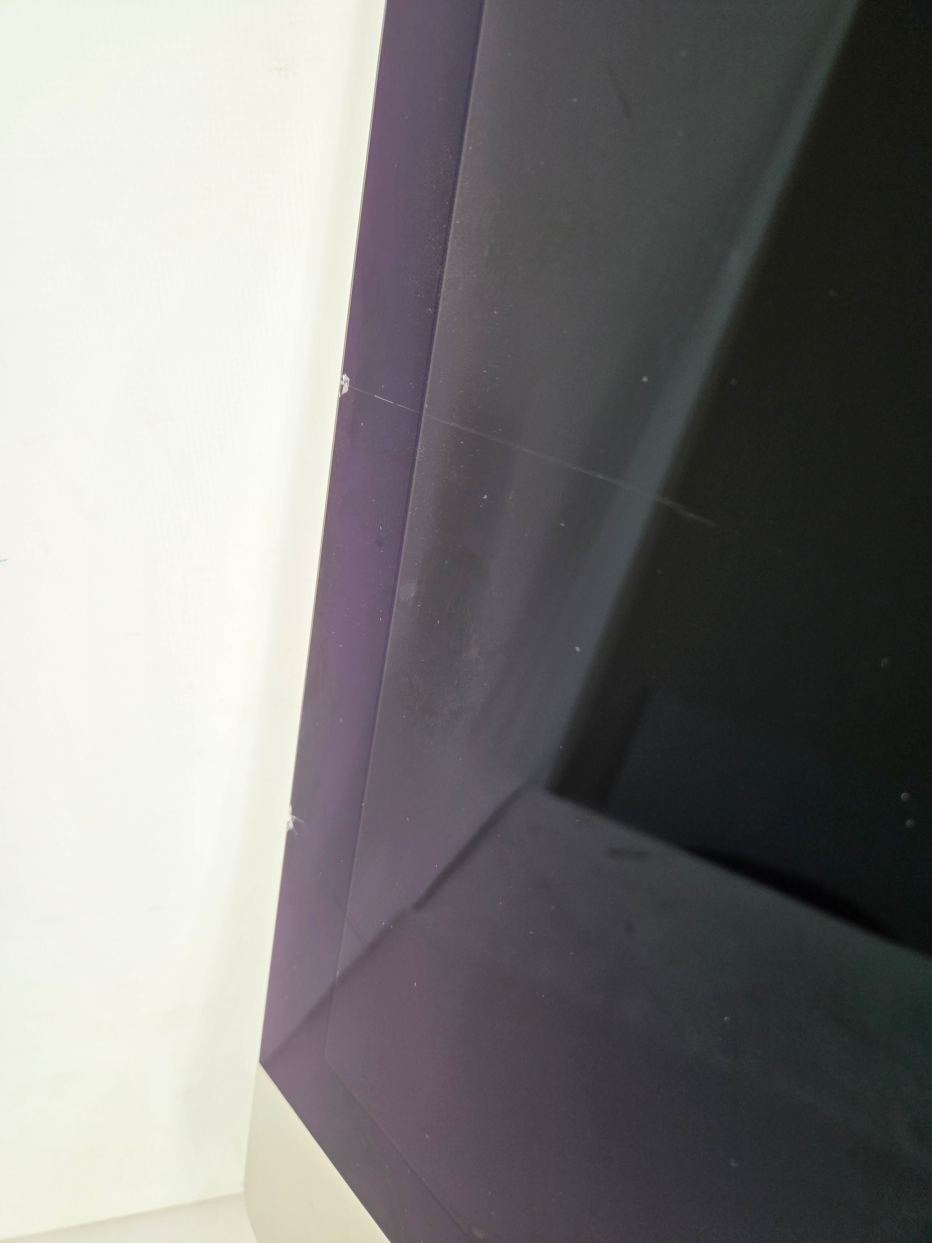 Apple iMac 3.0Ghz i5 27-Inch Retina 5K 16GB 250GB (2019) *Chipped/Cracked Screen*