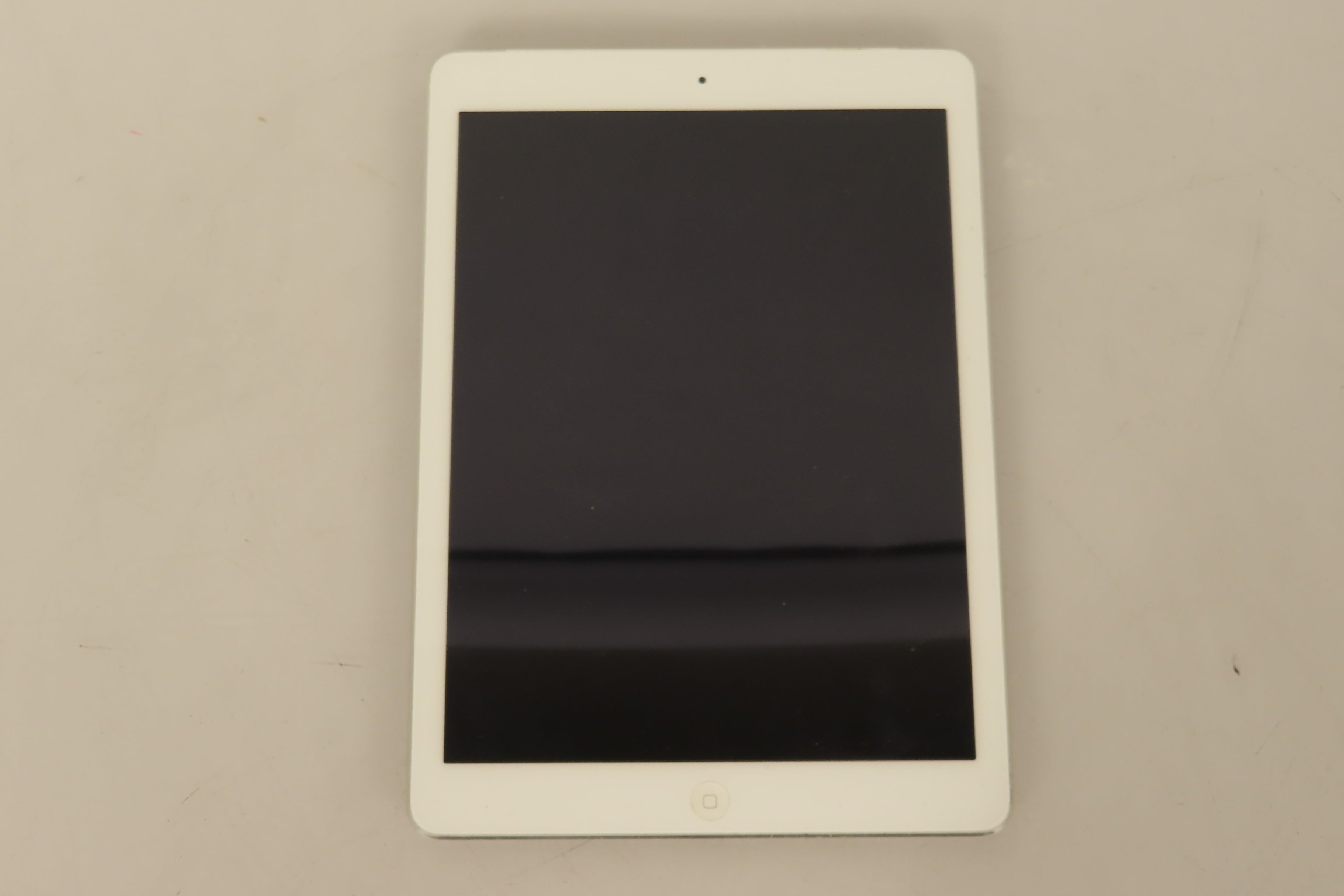 Apple iPad Air 1st Gen 32GB 9.7" Verizon White A1475