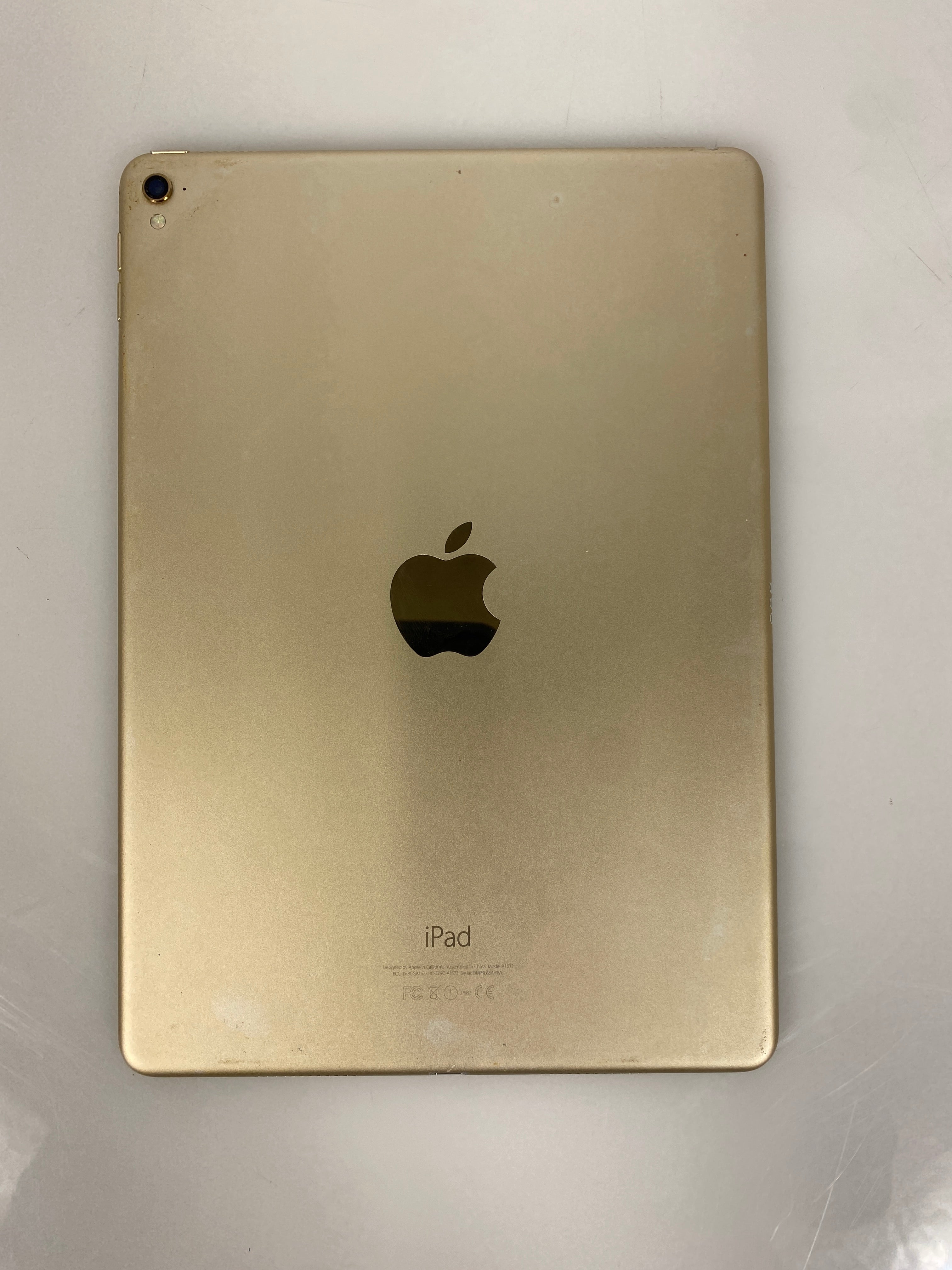 Apple iPad Pro 1st Gen 128GB 9.7" WiFi White and Rose Gold A1673 *Discolored Screen & Scratches*