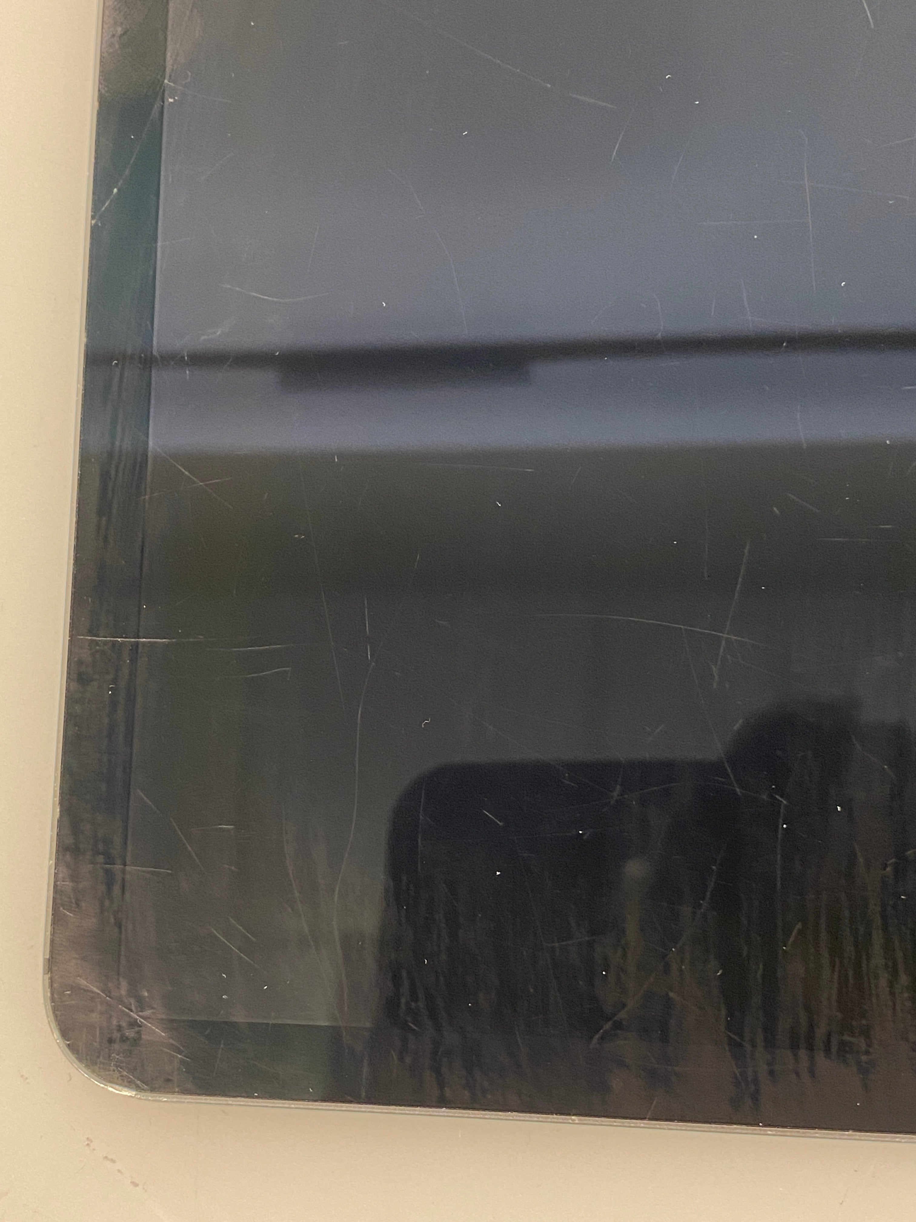Apple iPad Pro 1st Gen 512GB 11" Unlocked Gray A2013 *Screen Cracks*