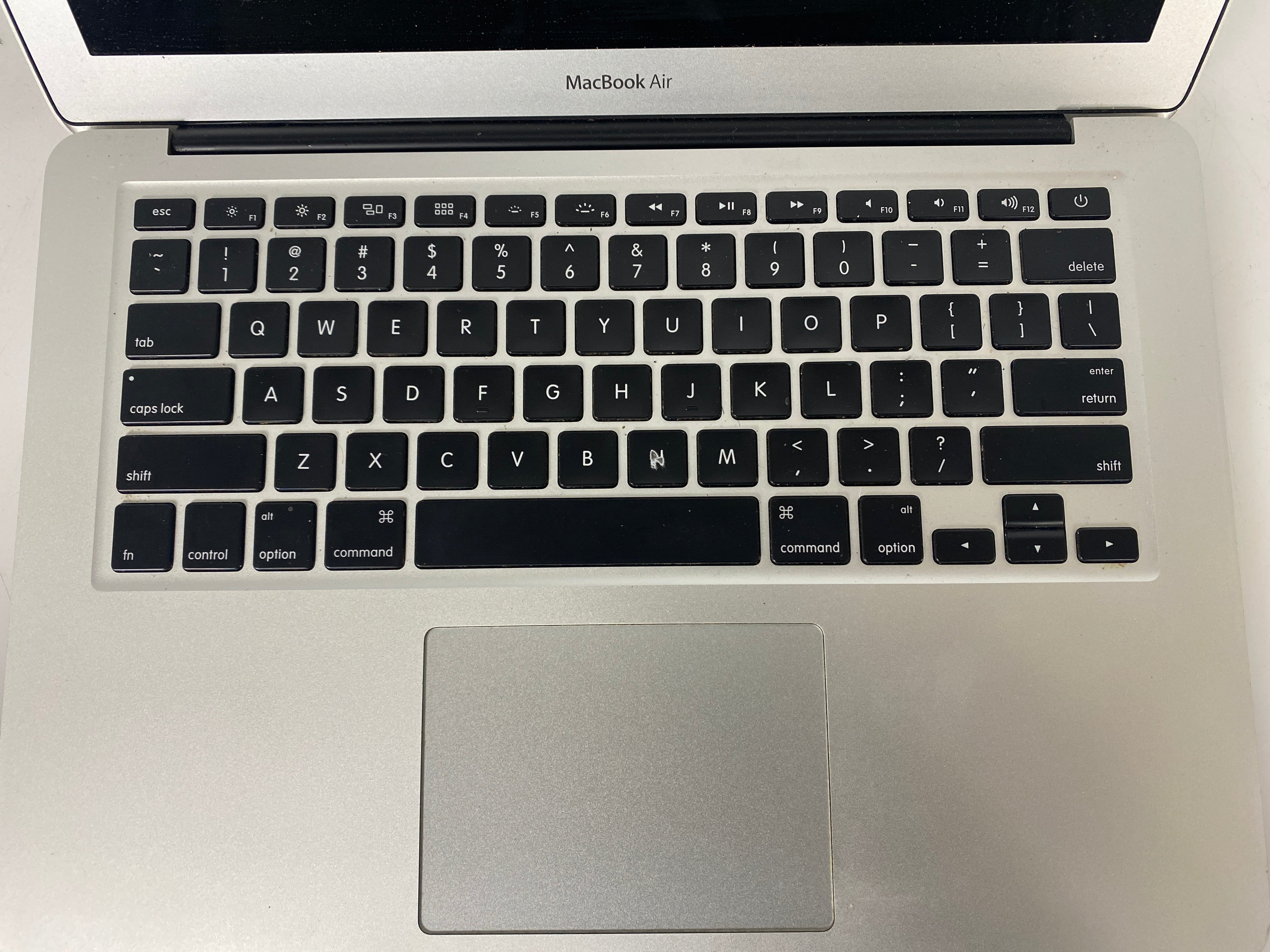 Apple MacBook Air 13" 1.8GHz i5 5th Gen (2017) *Worn Keys*
