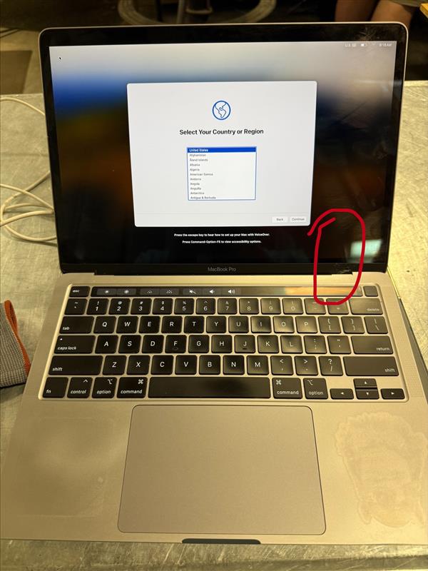 Apple MacBook Pro 13" i7 (2020) *Bezel Broken*
