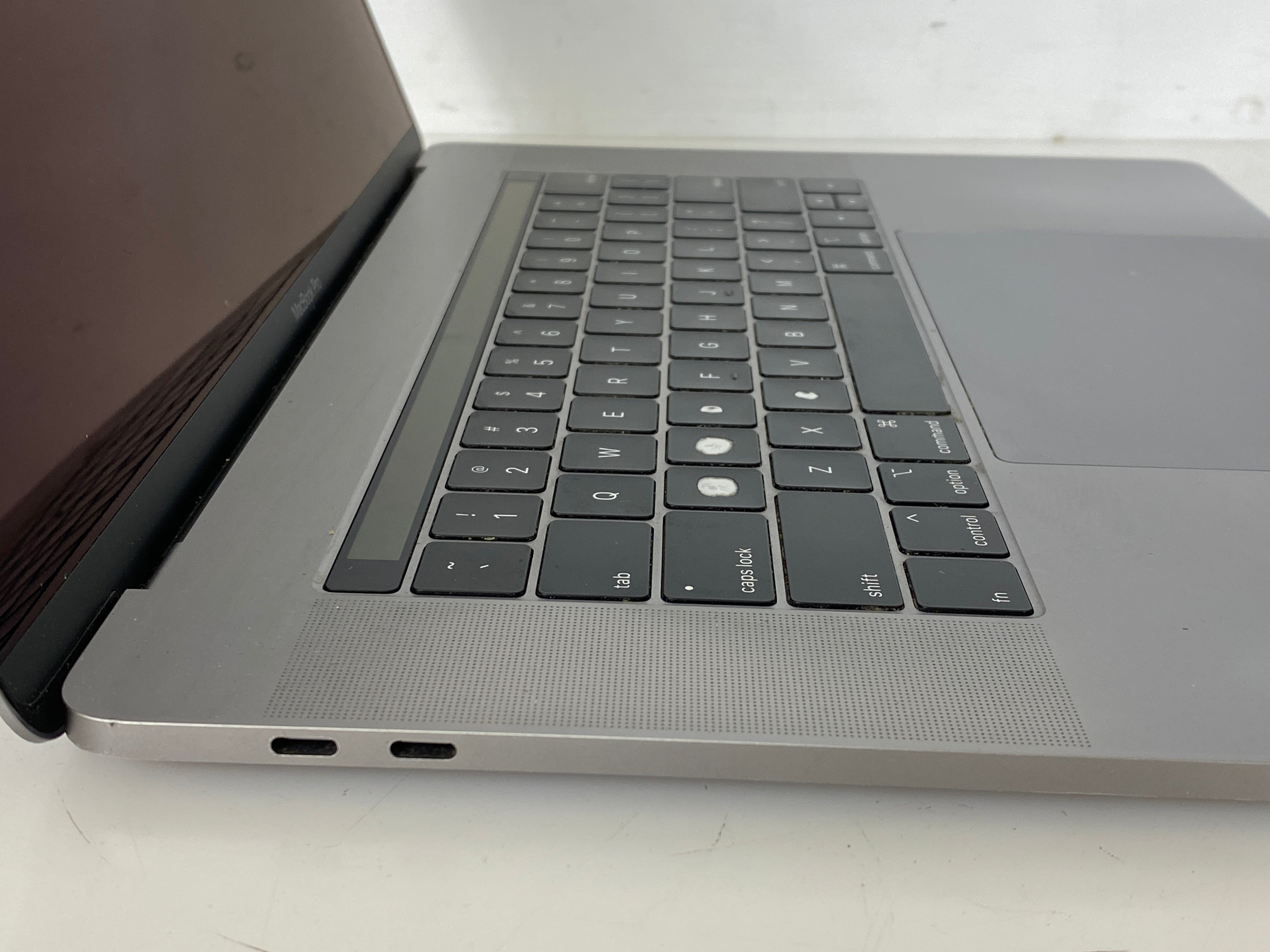 Apple MacBook Pro 15" 2.3GHz i9-9880H A1990 (2019) *Some Keys Worn*